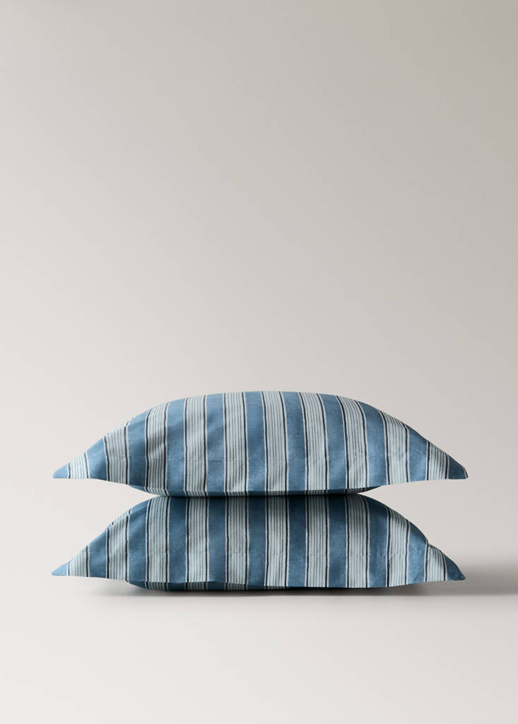 Two wide stripe watercolour pillow covers 60x60 cm — Blue