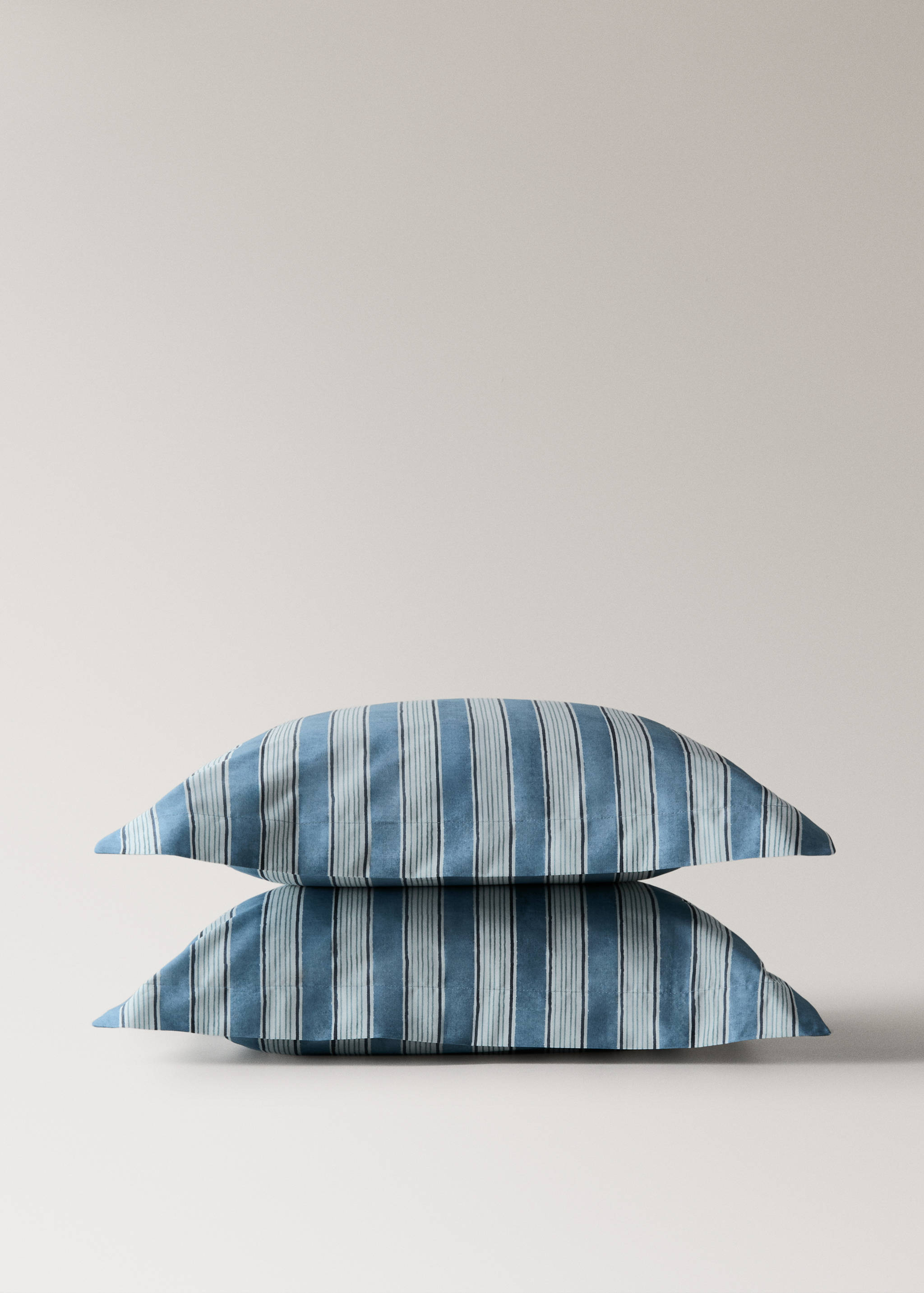 Two wide stripe watercolour pillow covers 60x60 cm - Details of the article 3