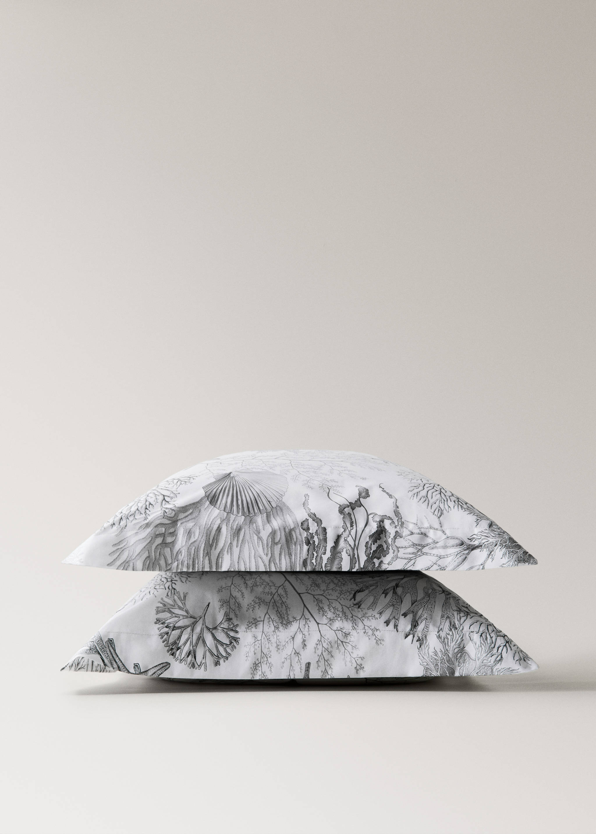Two printed percale pillowcases with a sea print 60x60 cm - Details of the article 3