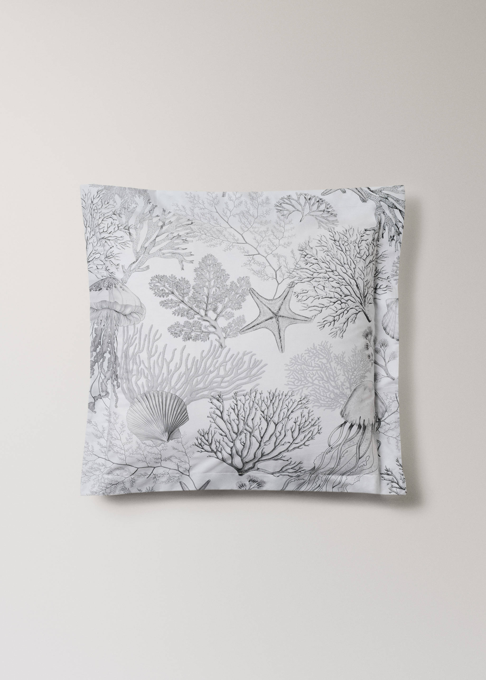 Deux taies d'oreiller en percale imprimé fonds marins 60x60 cm - Article sans modèle