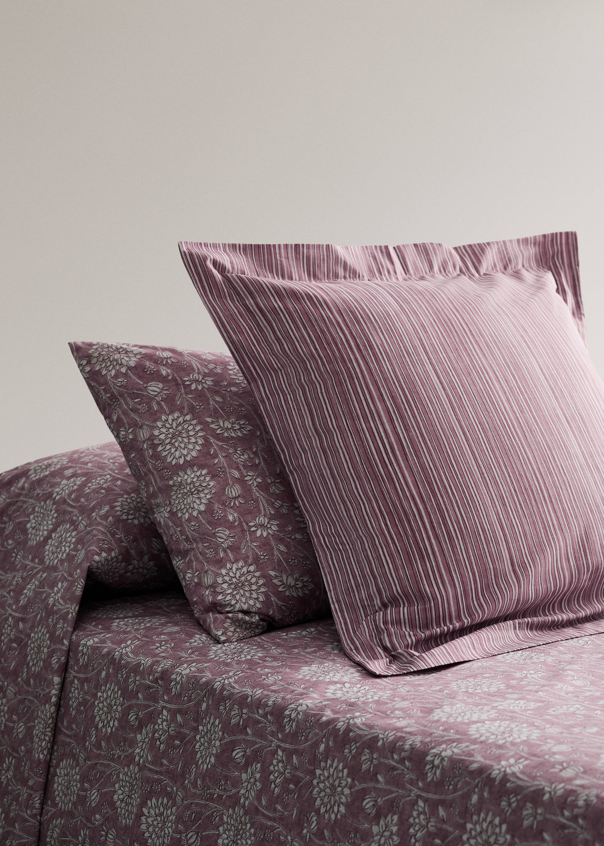 Two percale cotton floral pillowcases 50x75 cm - General plane