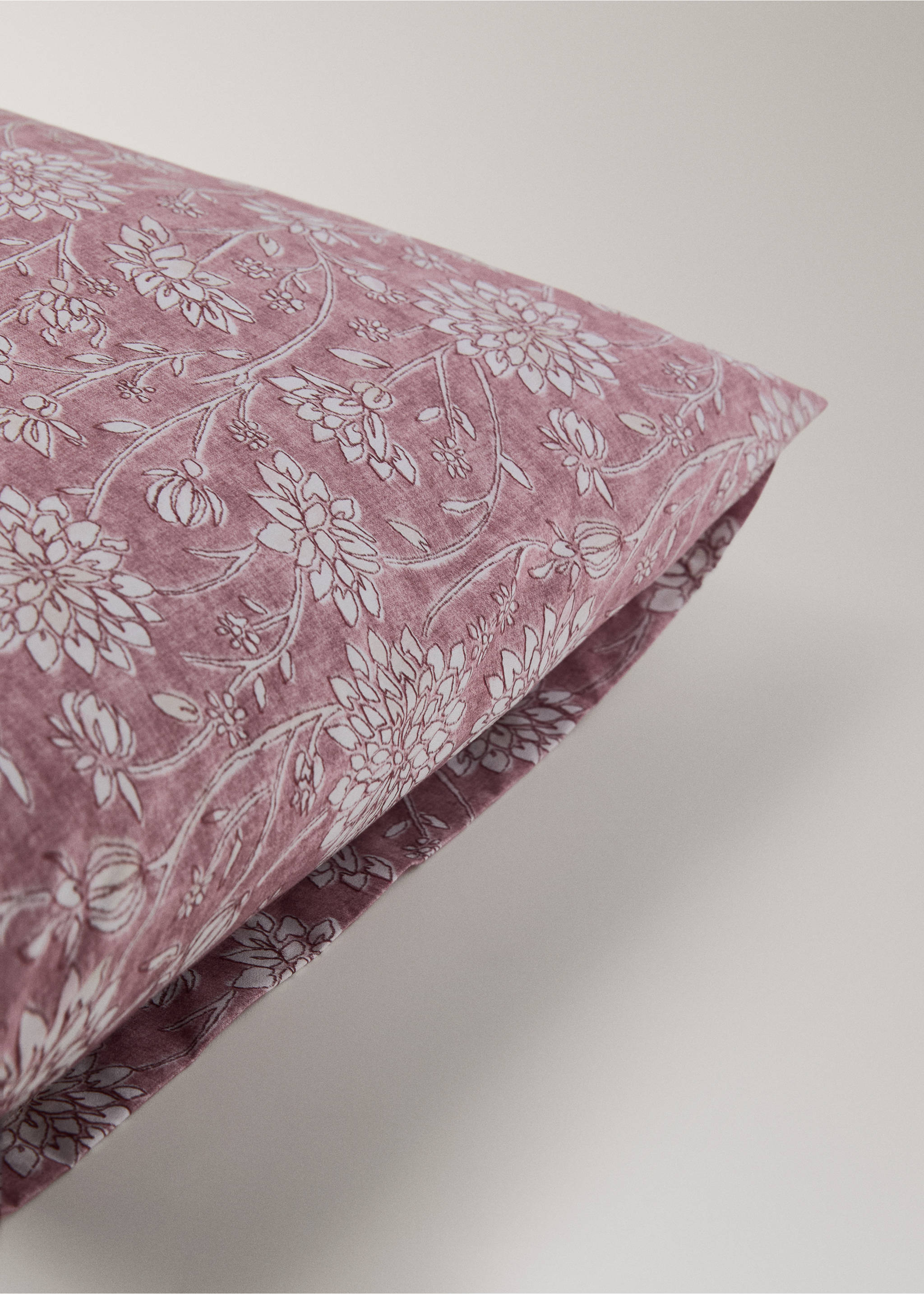 Two percale cotton floral pillowcases 50x75 cm - Details of the article 1, Pale Pink. Ref: 27012950-00.