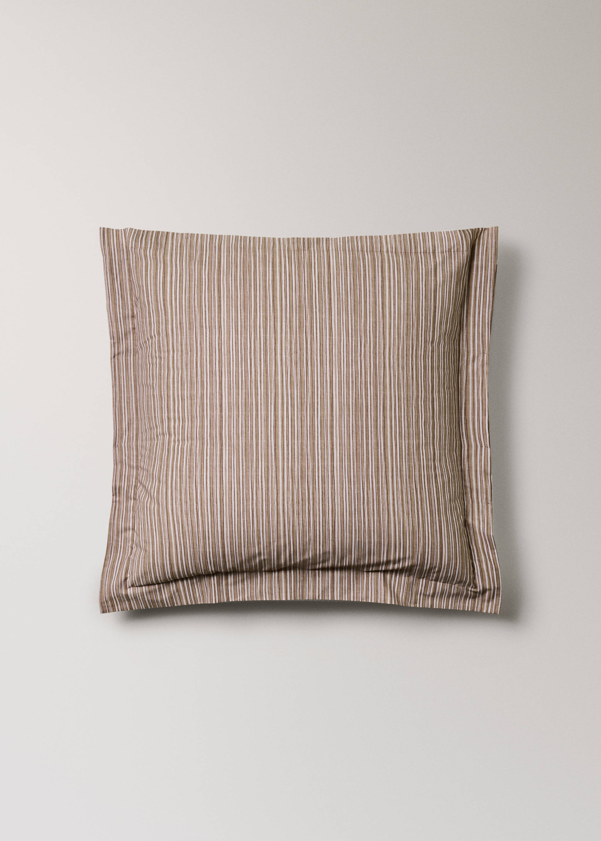 Zwei Kopfkissenbezüge mit feinem Streifenmuster, 60 x 60 cm - Artikel ohne Model
