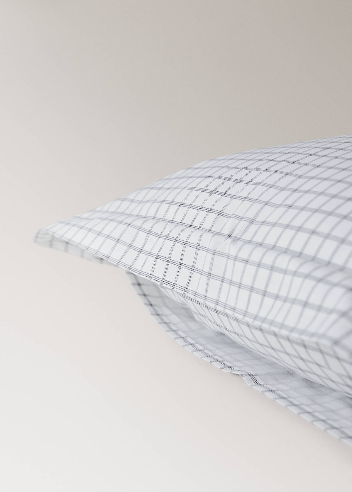 Two 60x60 cm percale checked pillowcases — Grey