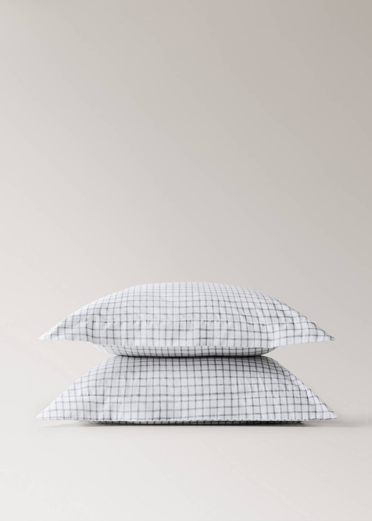 Two 60x60 cm percale checked pillowcases — Grey