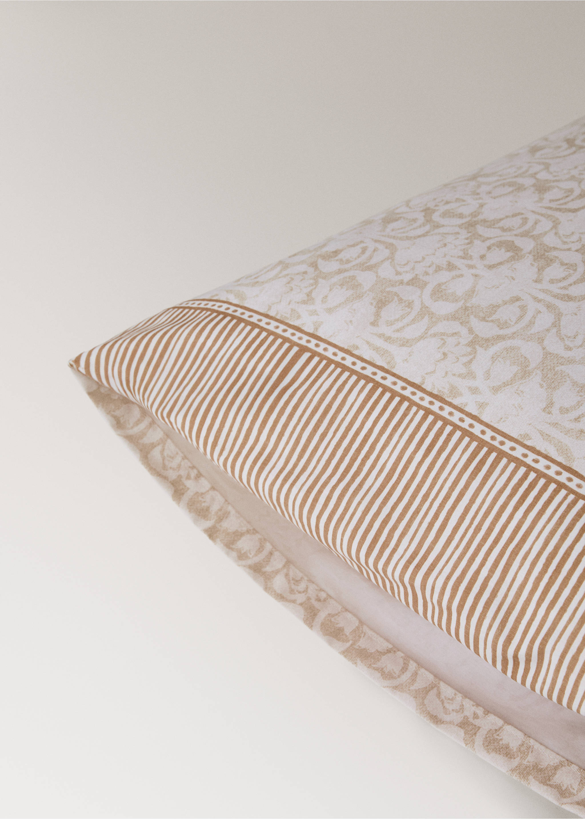 cotton percale pillowcases with floral border design 50x75cm - Details of the article 2, Ochre. Ref: 27012956-00.