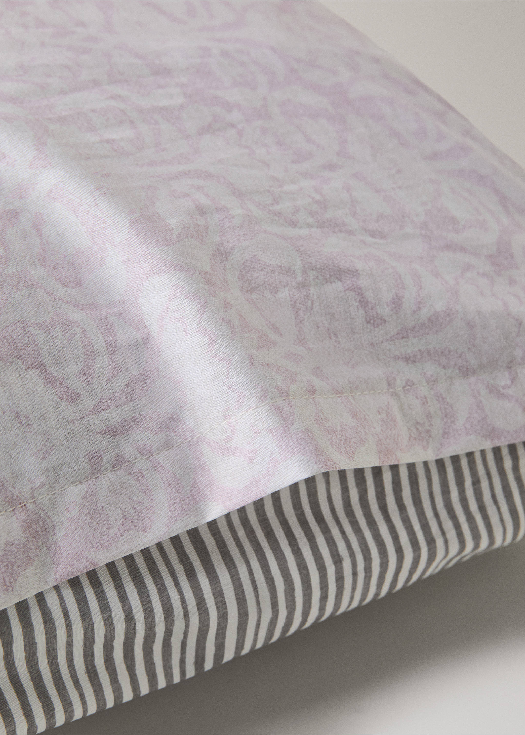cotton percale pillowcases with floral border design 50x75cm - Details of the article 1, Pastel Pink. Ref: 27012956-00.