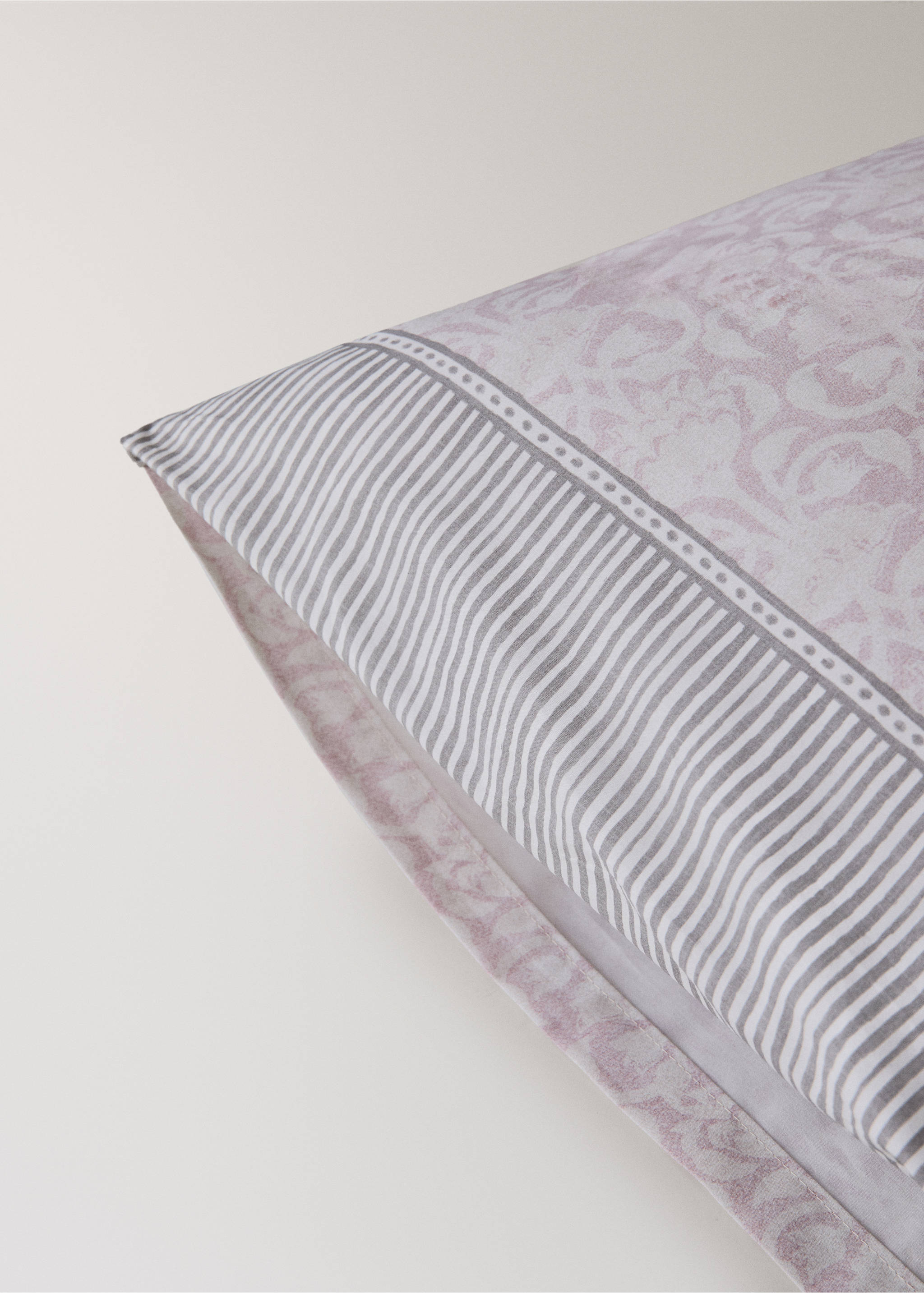 cotton percale pillowcases with floral border design 50x75cm - Details of the article 2, Pastel Pink. Ref: 27012956-00.