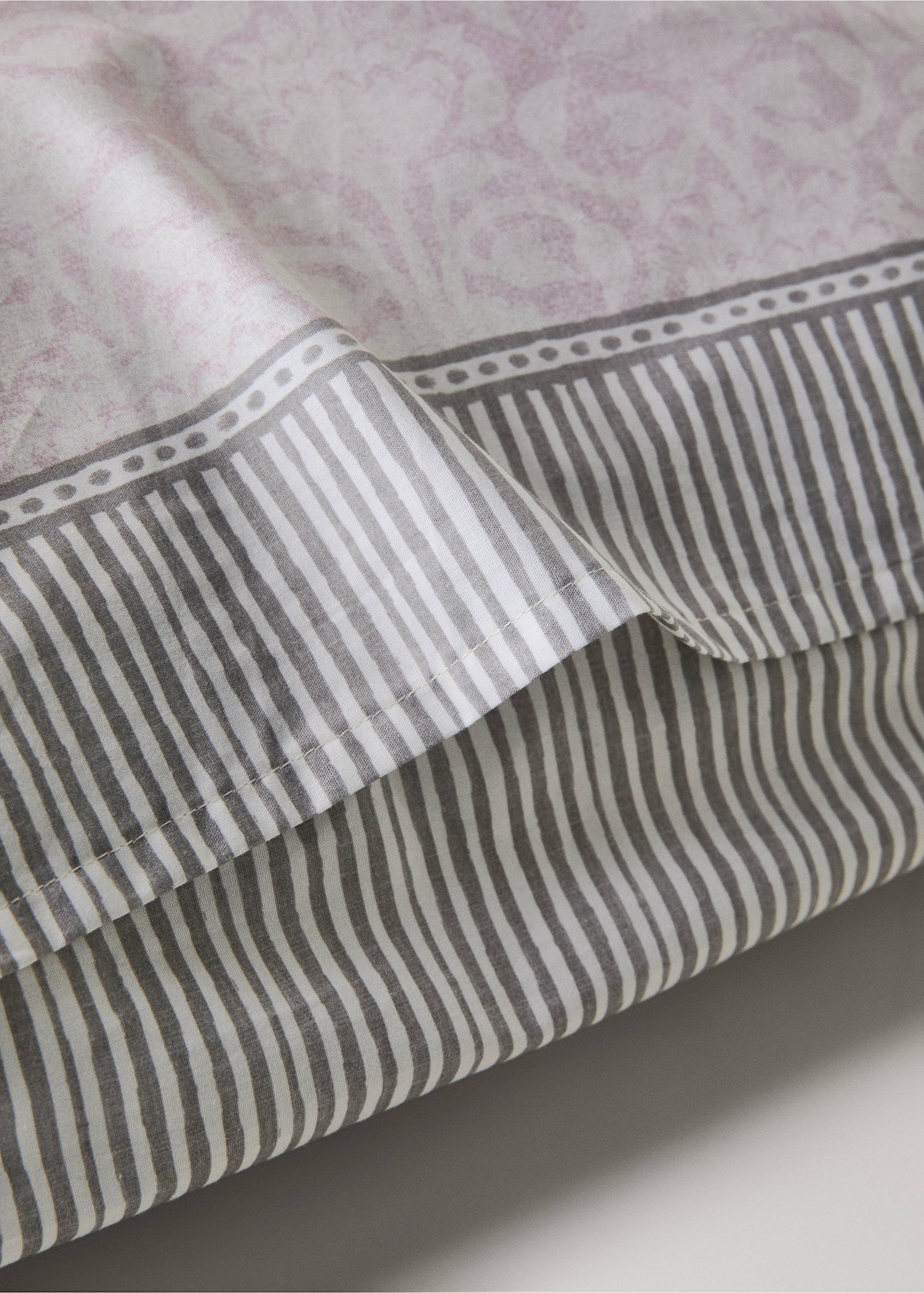 Floral border percale cotton pillow covers 60x60cm - Details of the article 1, Pastel Pink. Ref: 27012957-00.