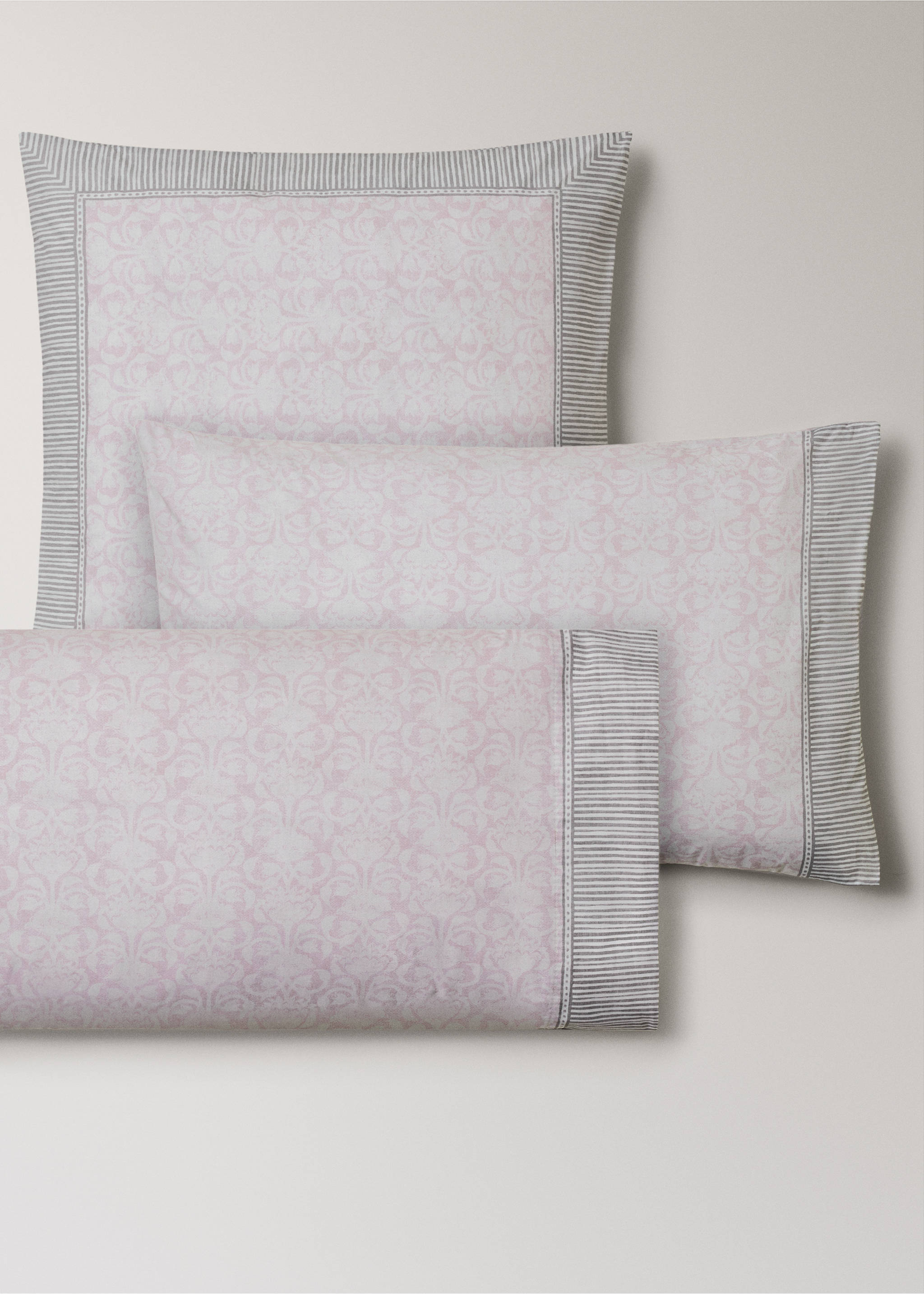 Floral border percale cotton pillow covers 60x60cm - Details of the article 4, Pastel Pink. Ref: 27012957-00.