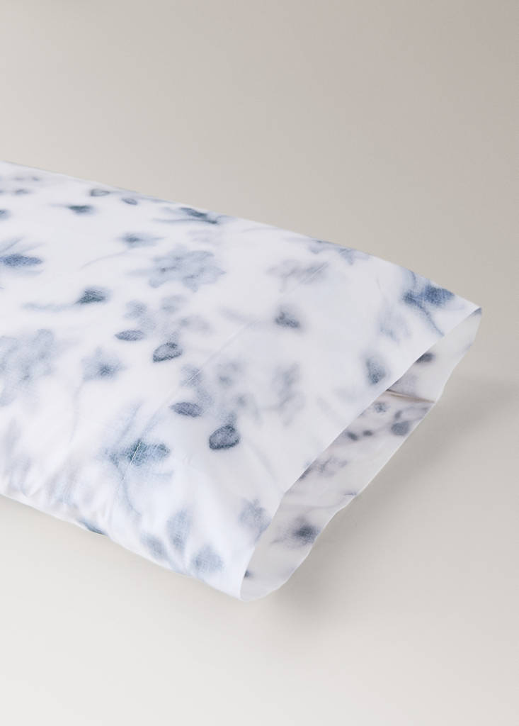 Faded floral percale pillowcase 45x110 cm — Blue