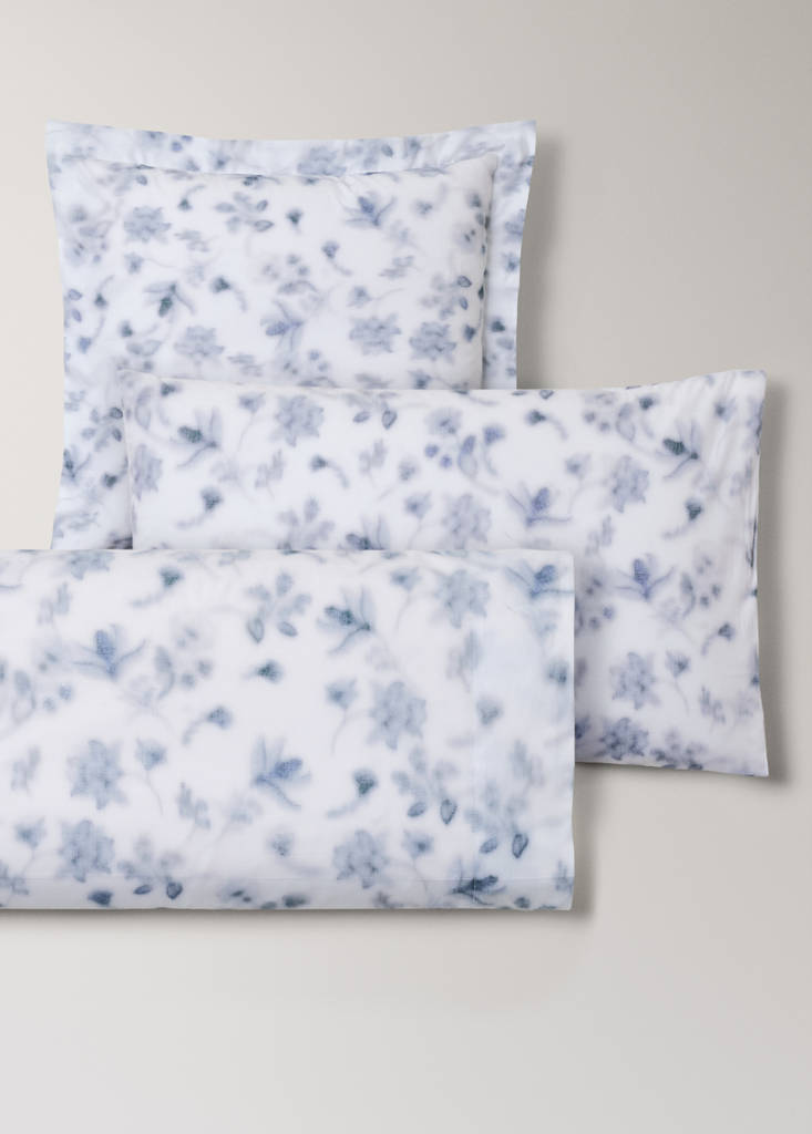 Faded floral percale pillowcase 45x110 cm — Blue