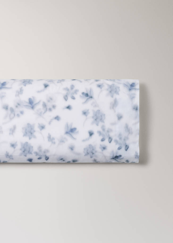 Faded floral percale pillowcase 45x110 cm — Blue