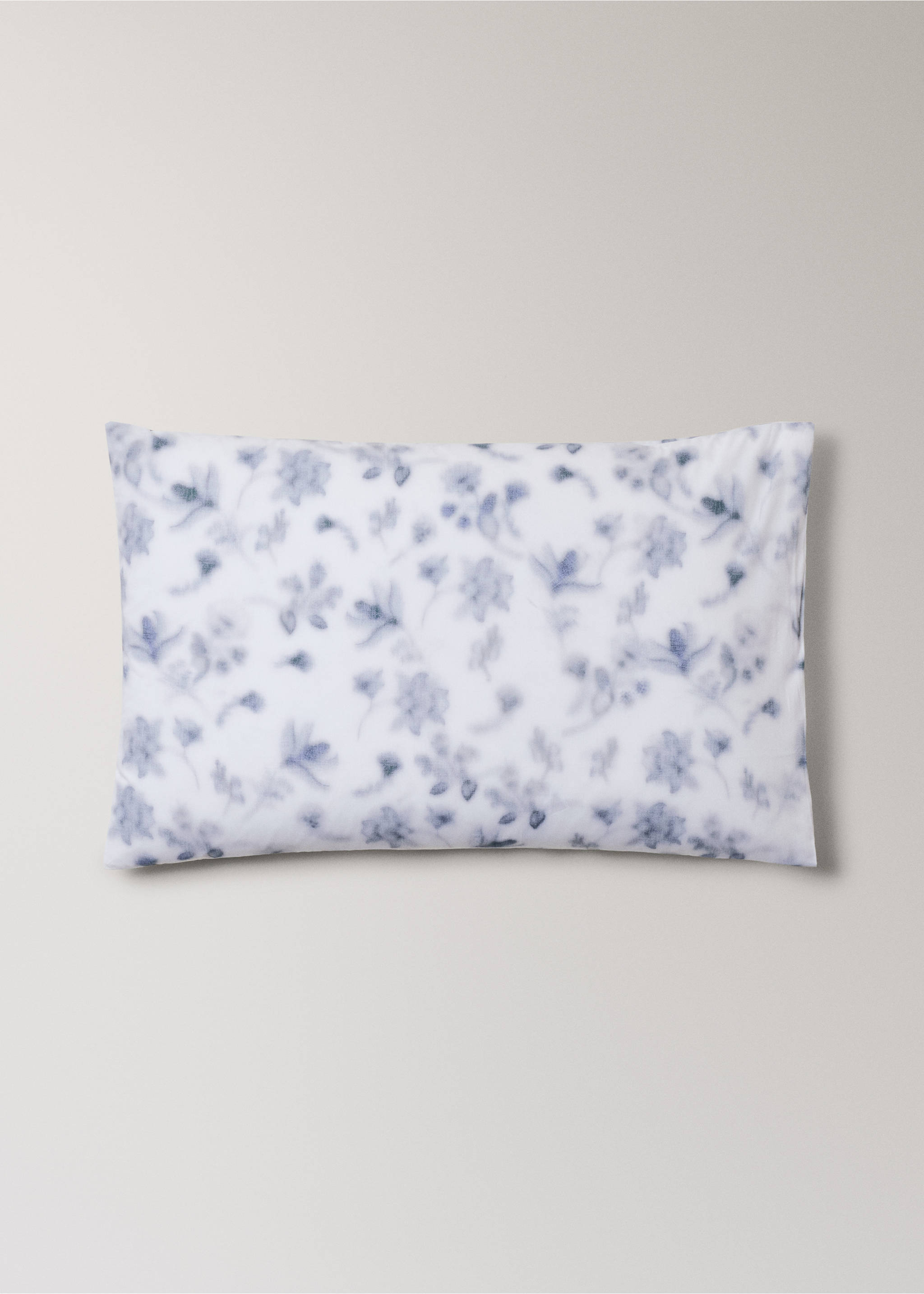 Dva povlaky na polštáře z perkálu s rozostřeným květinovým vzorem 50x75 cm - Zboží bez modelu, Modrá. Ref: 27012959-00.