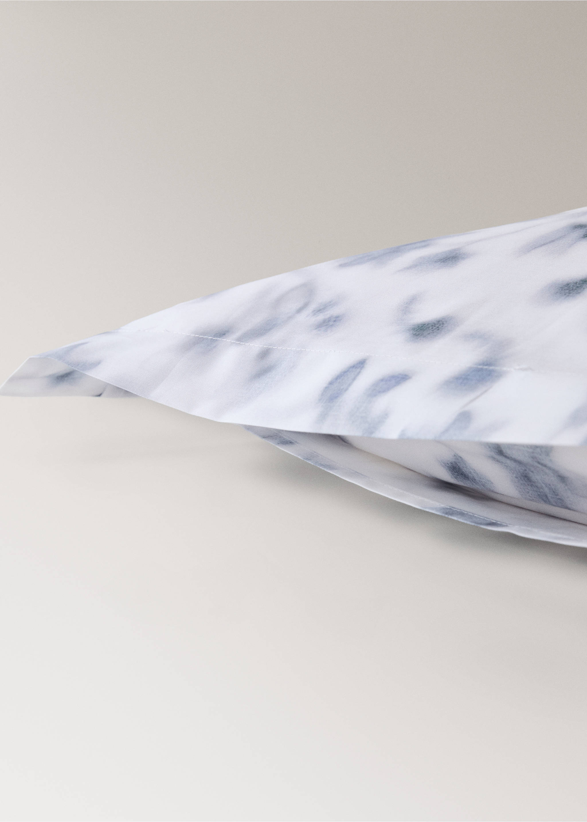 Two faded floral percale pillowcases 60x60 cm - Details of the article 2, Blue. Ref: 27012960-00.