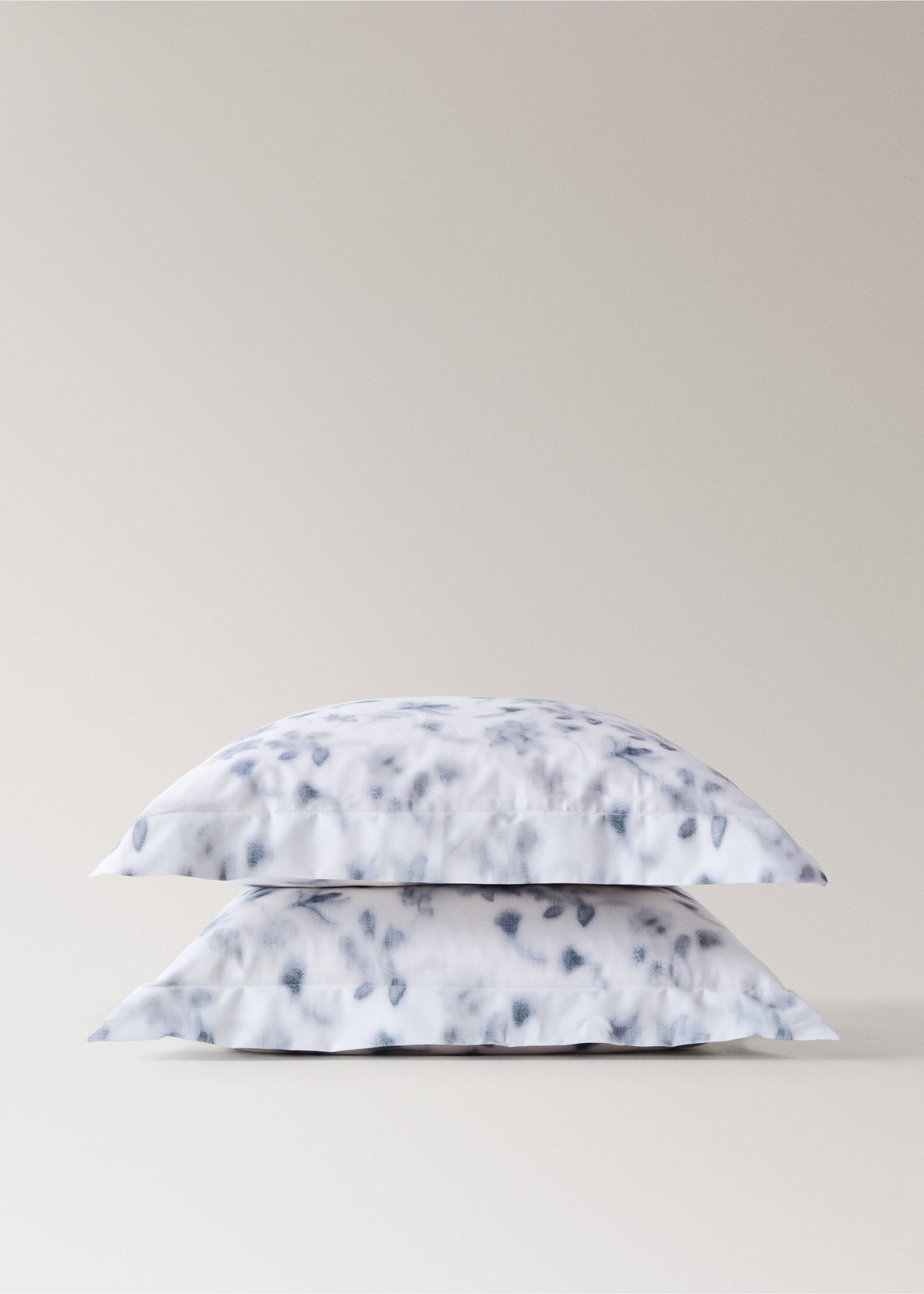 Two faded floral percale pillowcases 60x60 cm - Details of the article 3, Blue. Ref: 27012960-00.