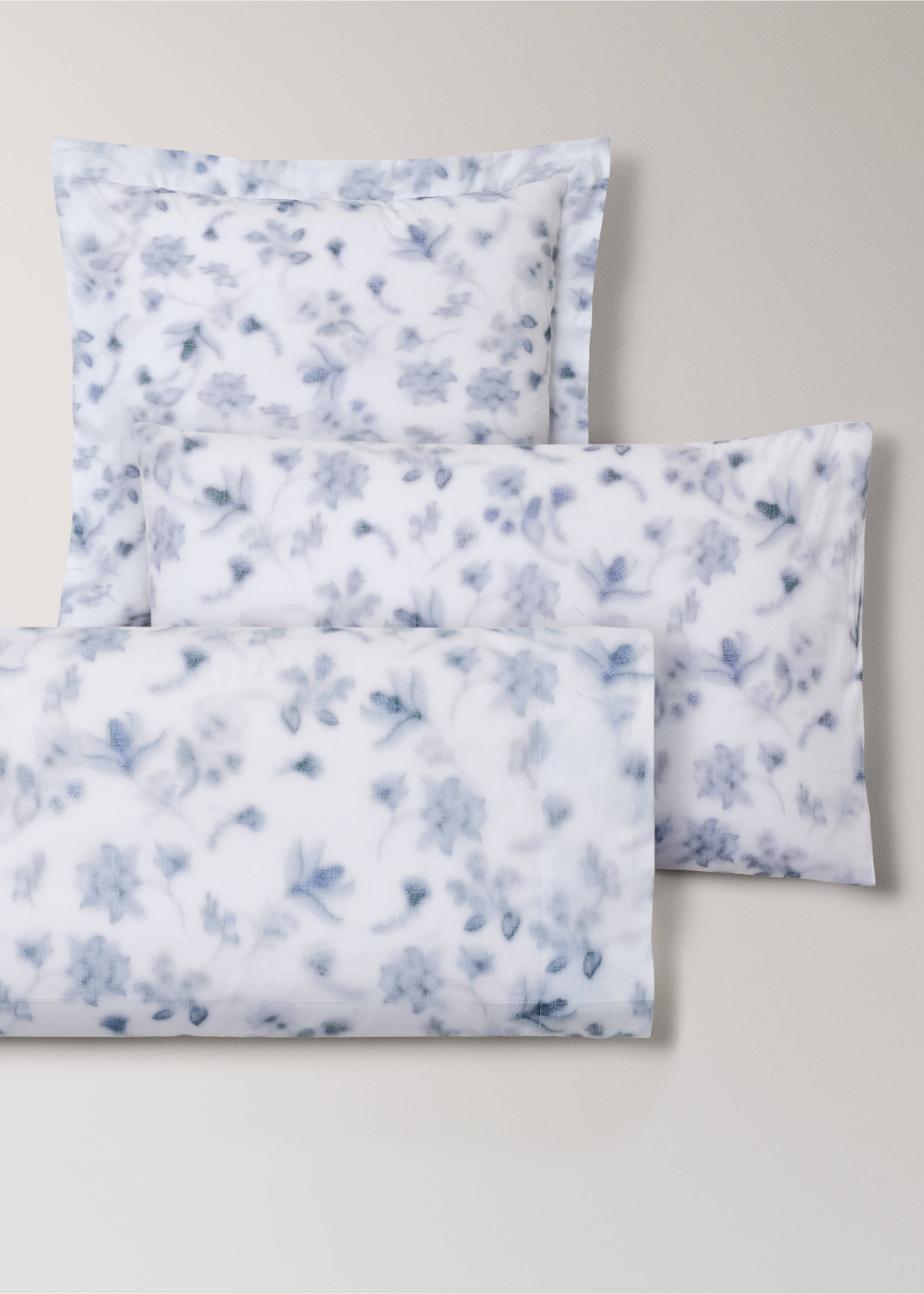 Two faded floral percale pillowcases 60x60 cm - Details of the article 4, Blue. Ref: 27012960-00.