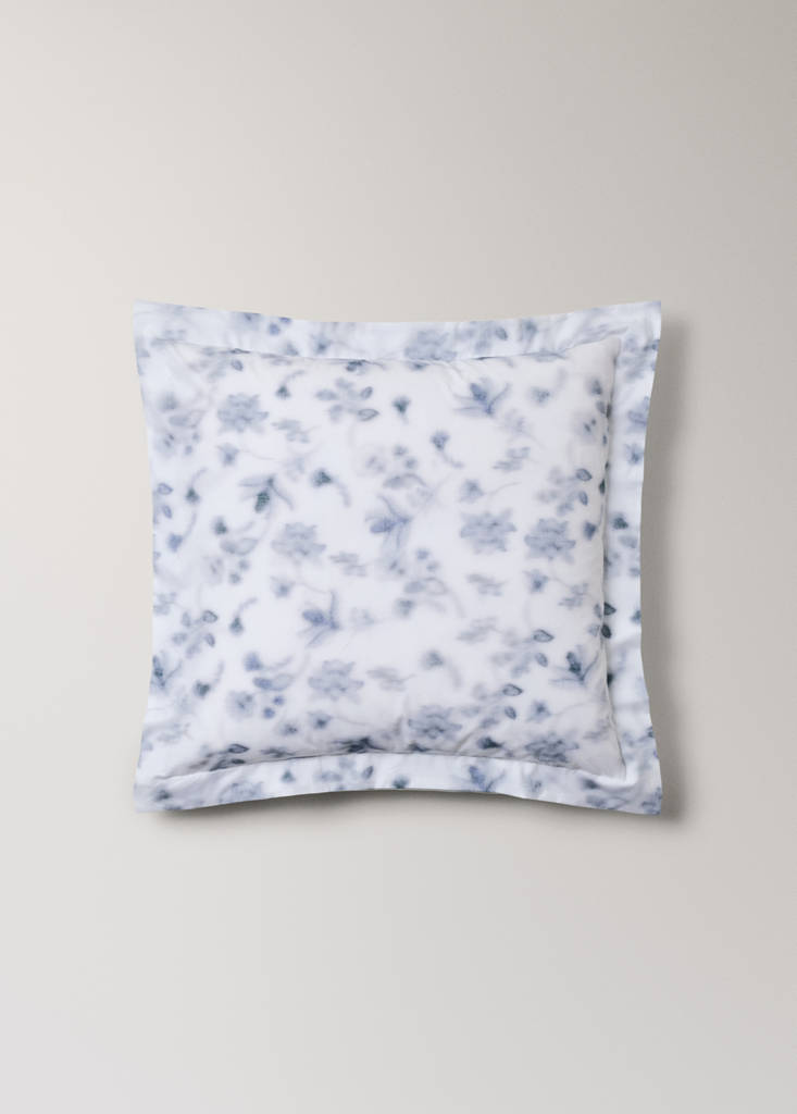 Two faded floral percale pillowcases 60x60 cm — Blue