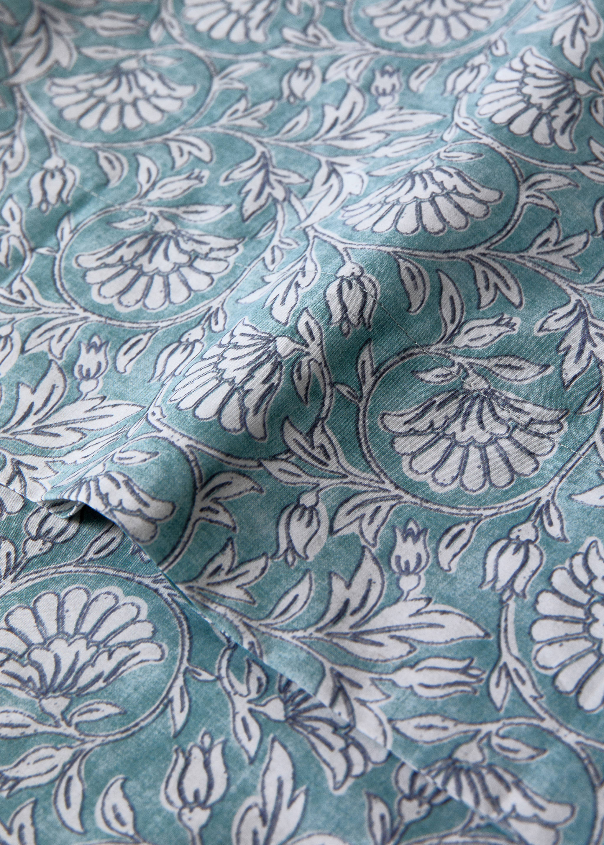 Decorative floral print pillowcase with irregular motifs 45x110 cm - Details of the article 1