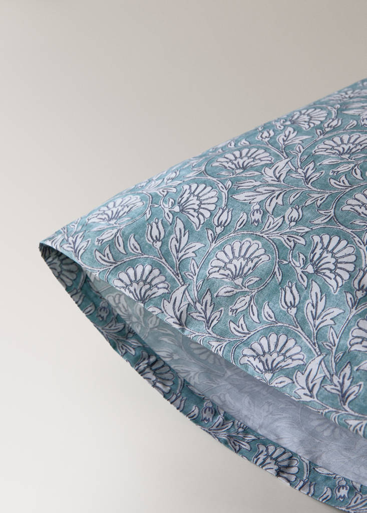 Two decorative floral print pillowcases 50x75 cm — Aqua Green