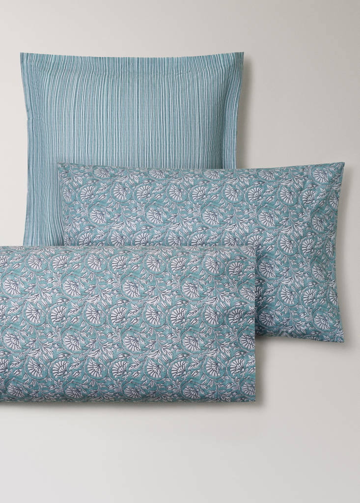 Two decorative floral print pillowcases 50x75 cm — Aqua Green