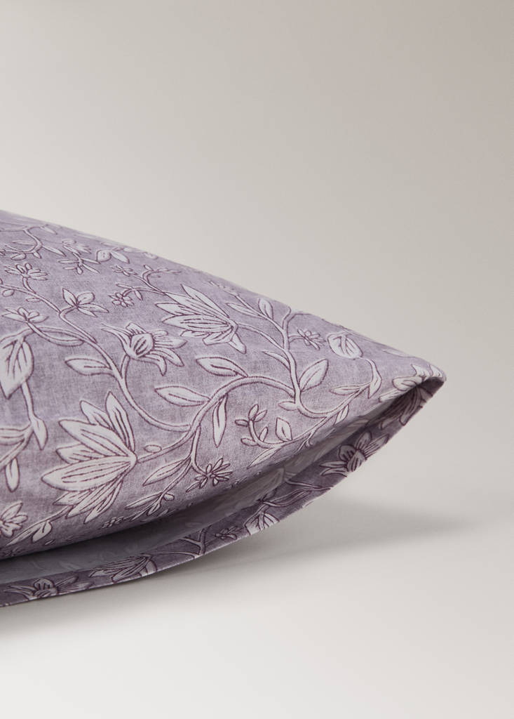 Two decorative floral print pillowcases 50x75 cm — Light/Pastel Purple