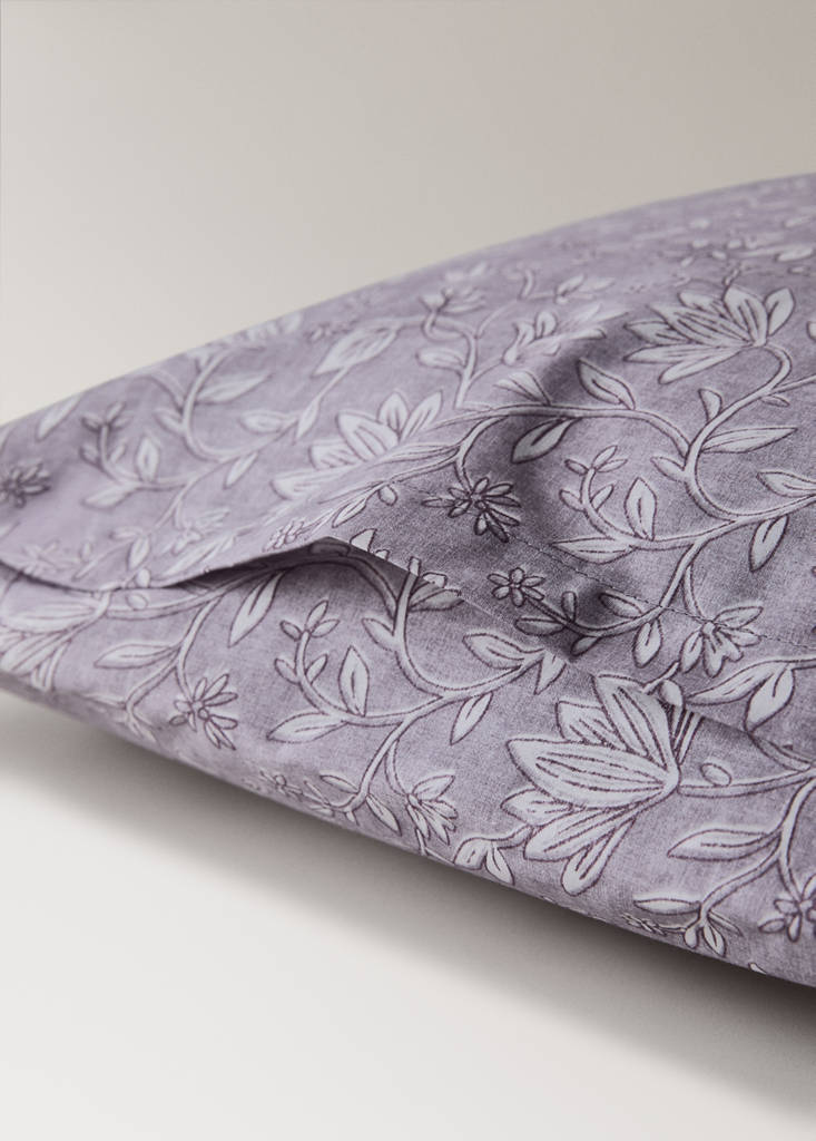 Two decorative floral print pillowcases 50x75 cm — Light/Pastel Purple