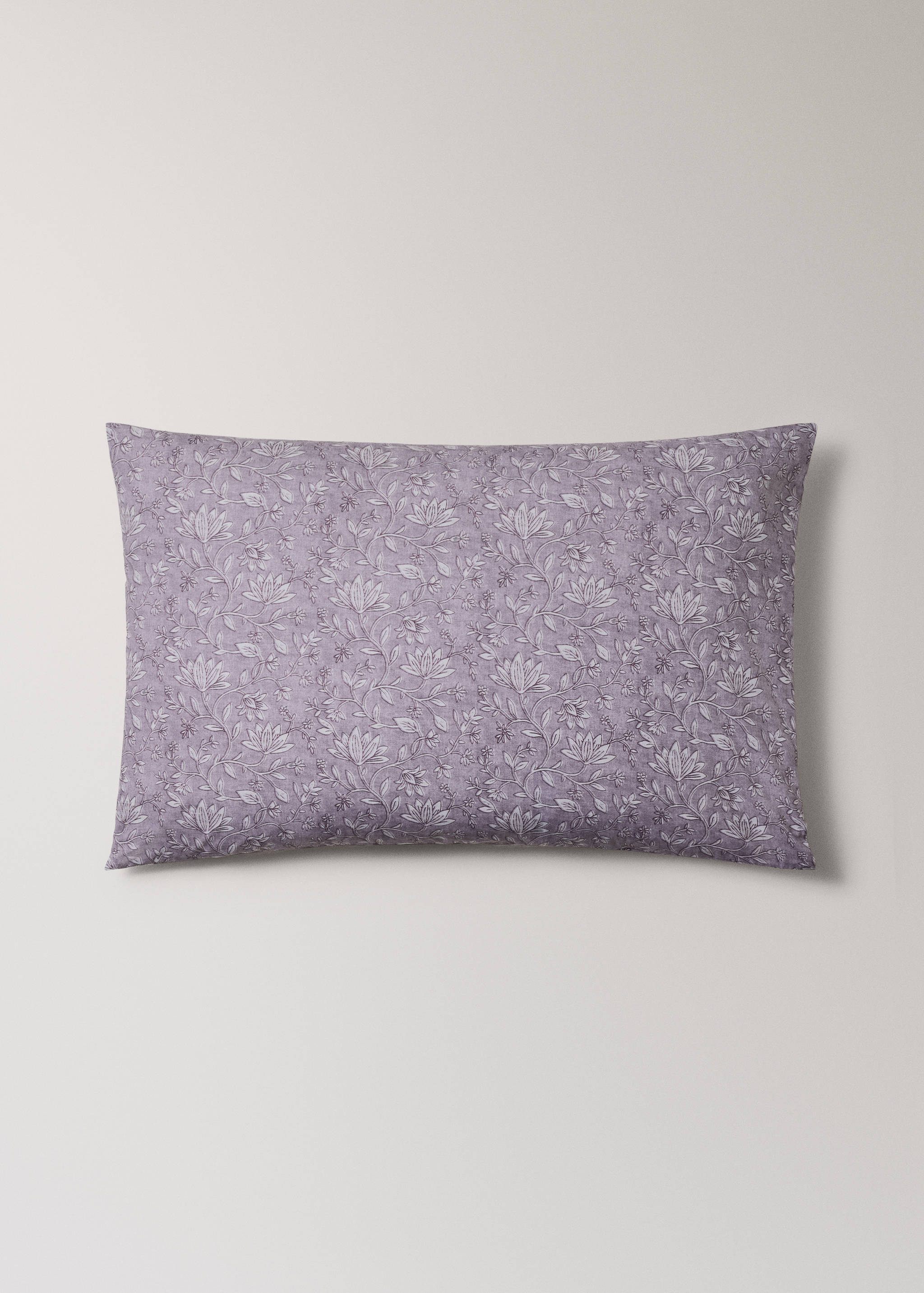 Two decorative floral print pillowcases 50x75 cm - Article without model