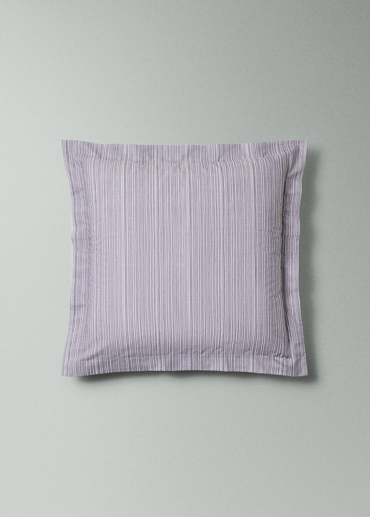 Two decorative floral print pillow covers 60x60 cm — Light/Pastel Purple