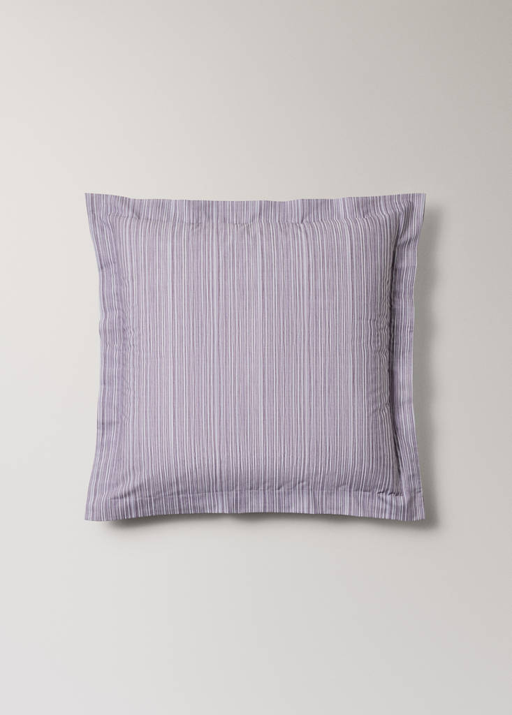 Two decorative floral print pillow covers 60x60 cm — Light/Pastel Purple
