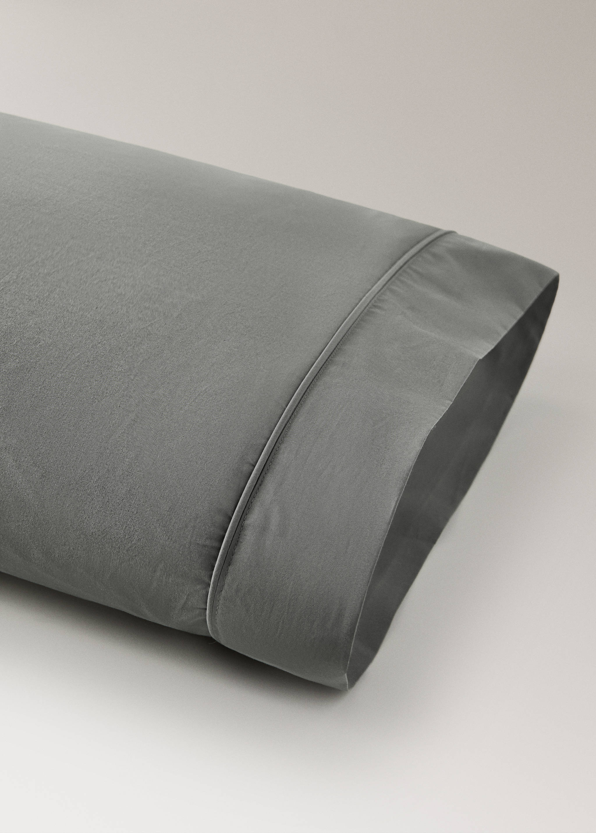 500-thread count cotton percale pillowcase with rounded piping detail, 45x110 cm - Details of the article 2