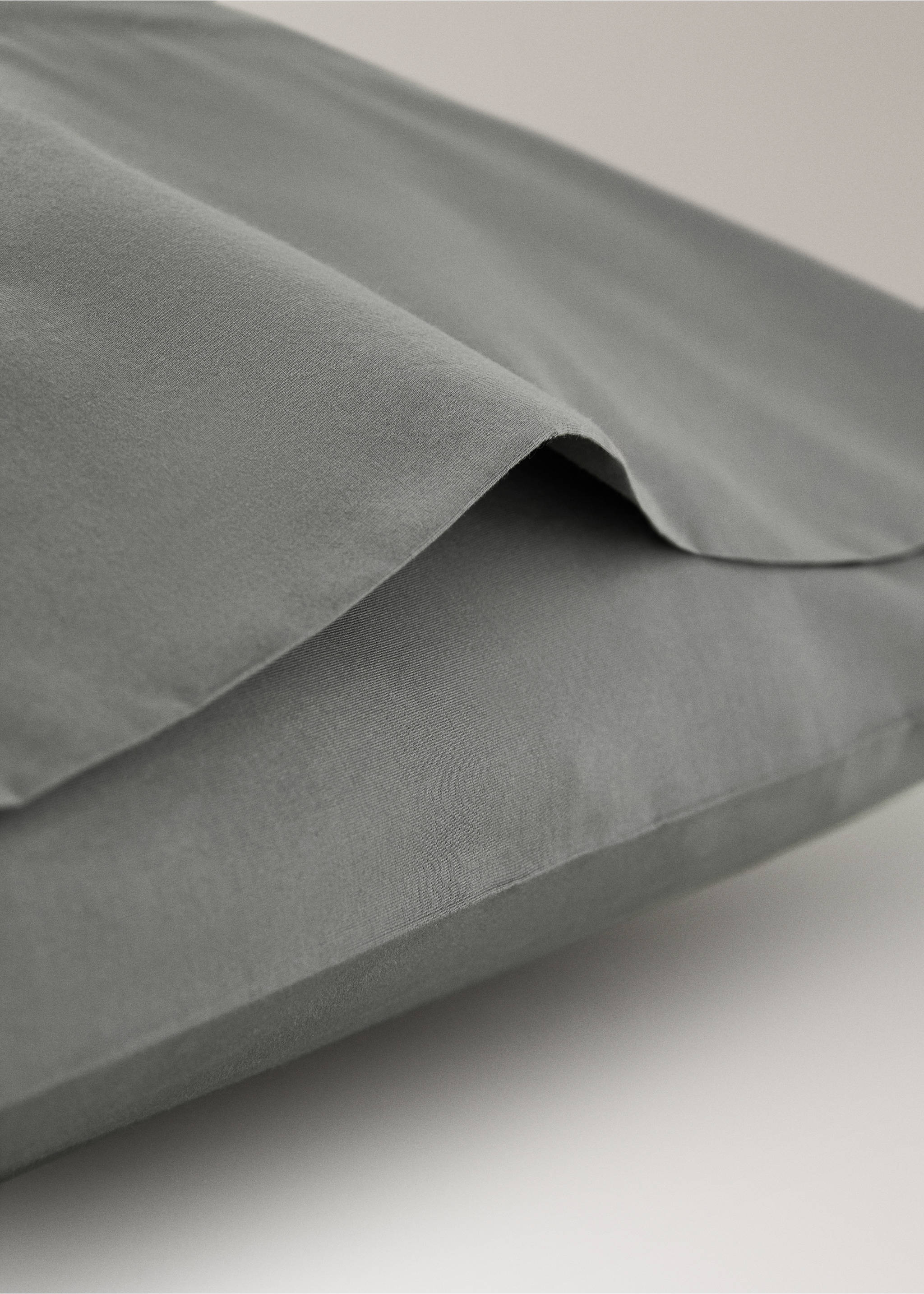 Two 500-thread count cotton percale pillowcases with rounded piping detail 50x75 cm - Details of the article 1, Grey. Ref: 27012965-00.