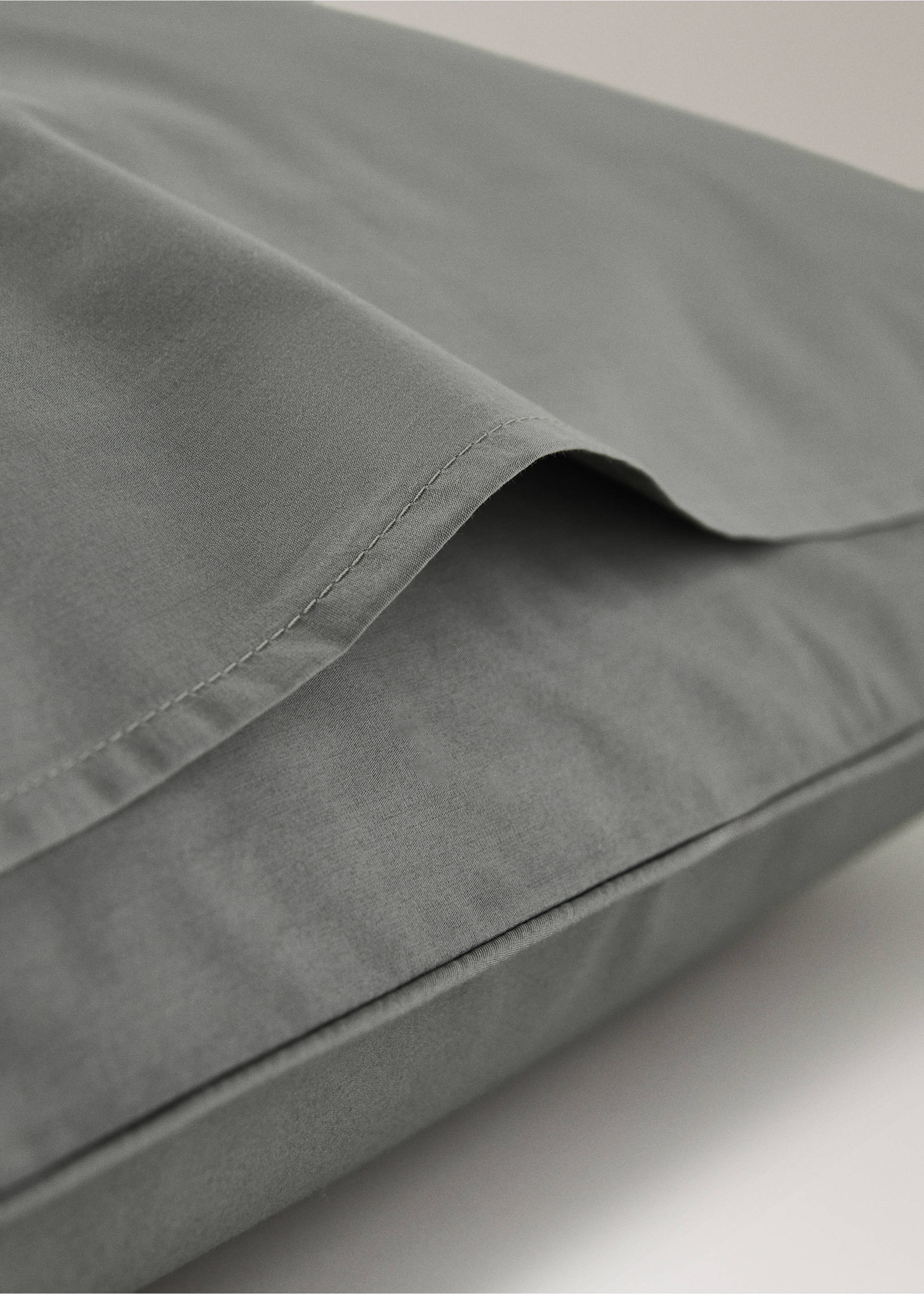 Two 500-thread count cotton percale pillowcases with rounded piping detail 60x60 cm - Details of the article 1, Grey. Ref: 27012966-00.