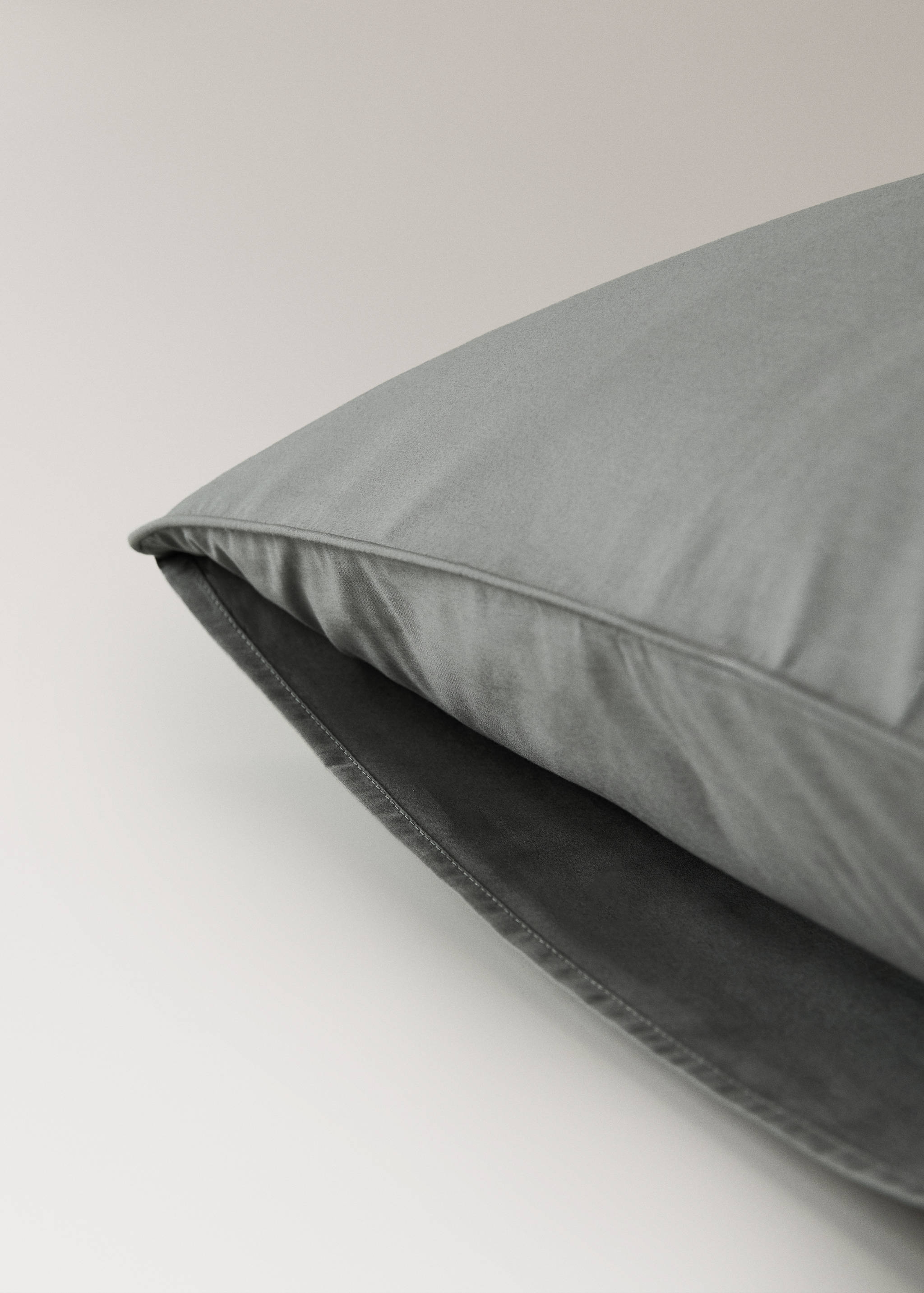 Two 500-thread count cotton percale pillowcases with rounded piping detail 60x60 cm - Details of the article 2