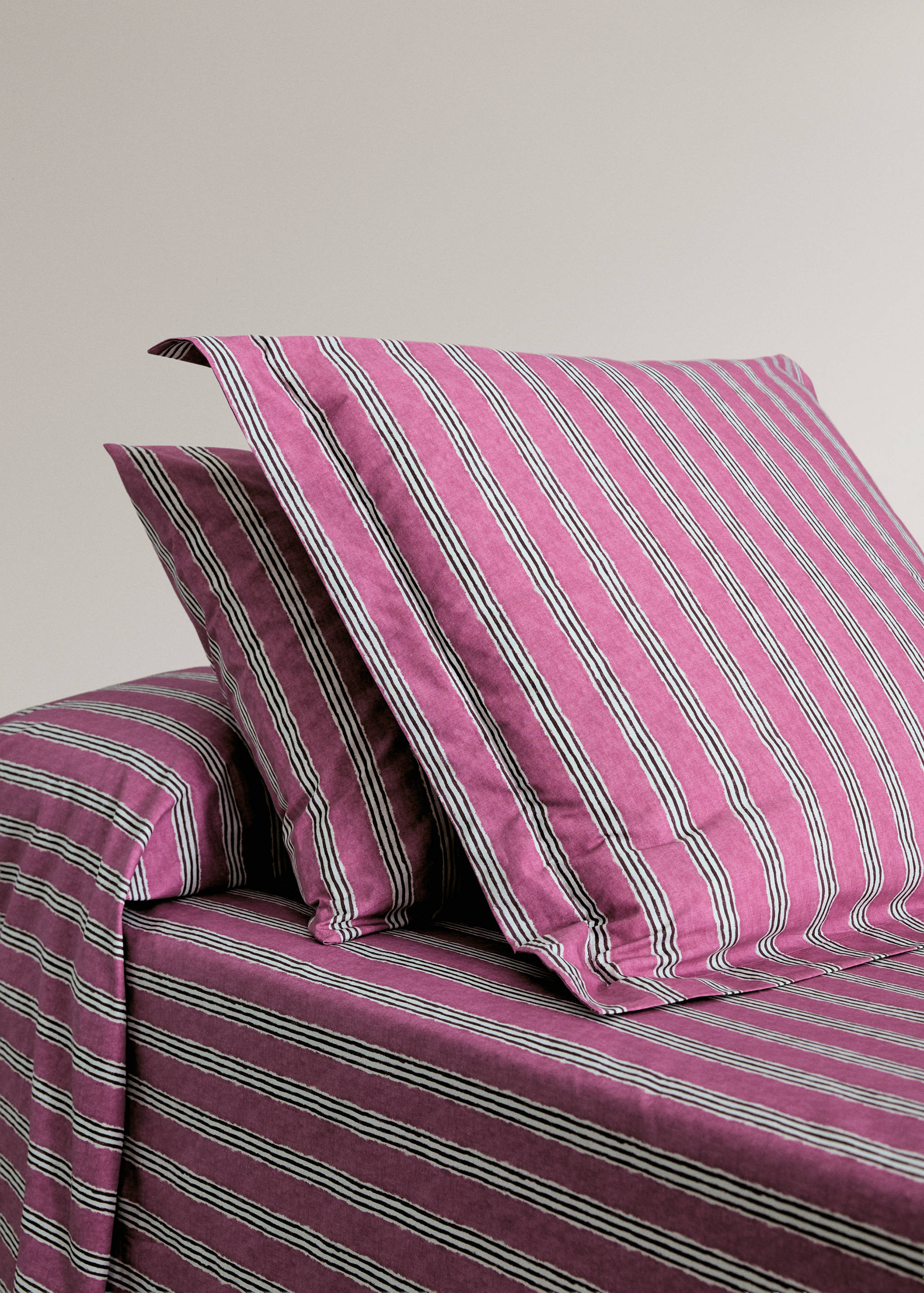 Two tricolour striped percale cotton pillowcases 50x75 cm - General plane