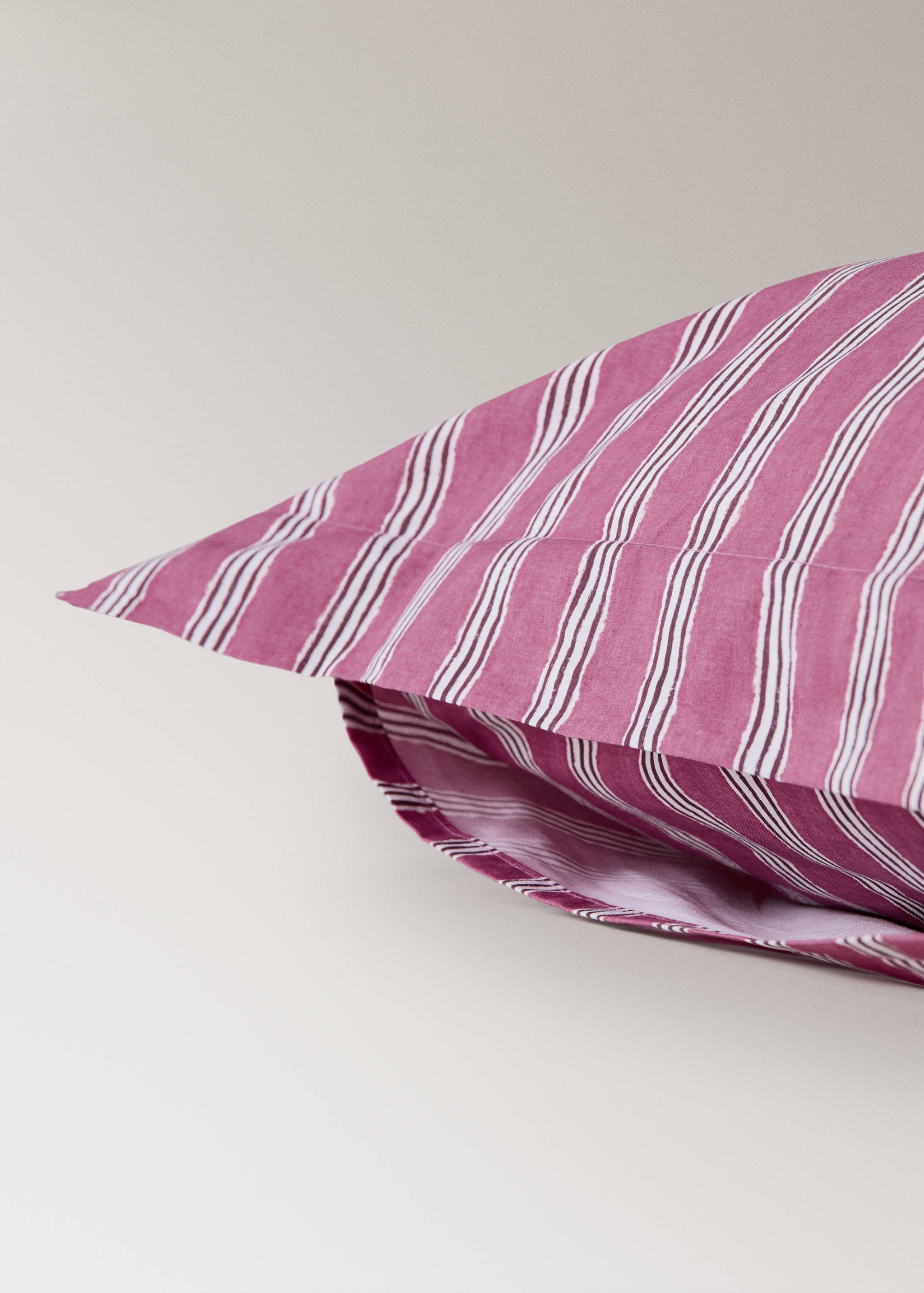 Two tricolour striped percale cotton pillowcases 60x60 cm - Details of the article 2