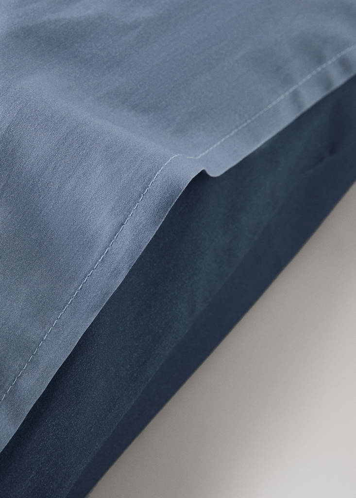 Two 60x60cm cotton satin ombré pillow covers — Blue