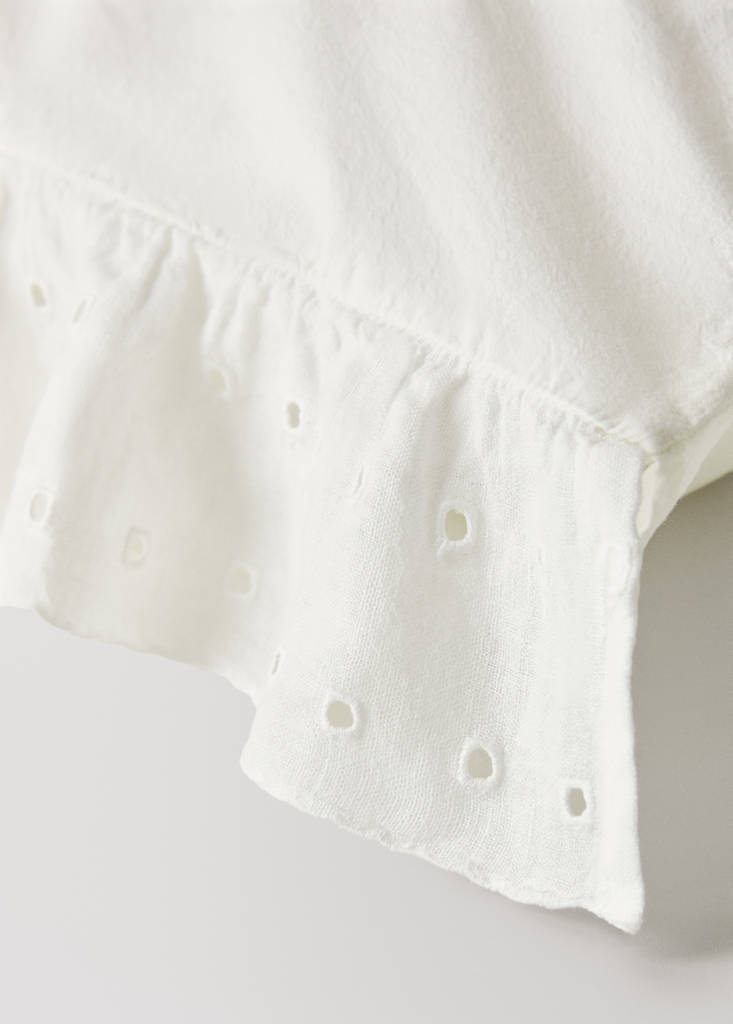 Two cotton garment-dyed pillowcases with linen ruffle 50x75 cm — Off White