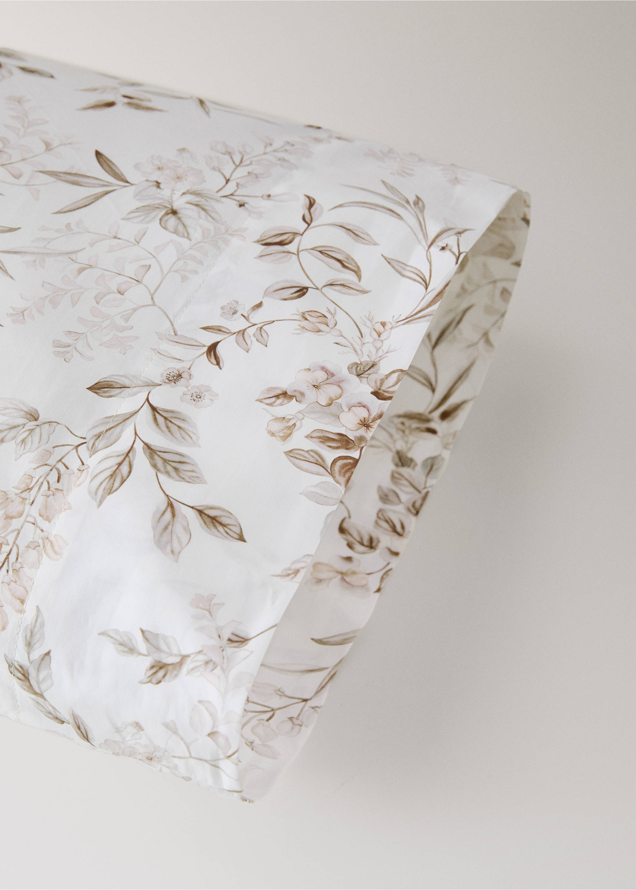 Dwie poszewki na poduszki z nadrukiem kwiatów ogrodowych 60x60 cm - Szczegóły artykułu 2, Brzoskwiniowy. Ref: 27012985-00.