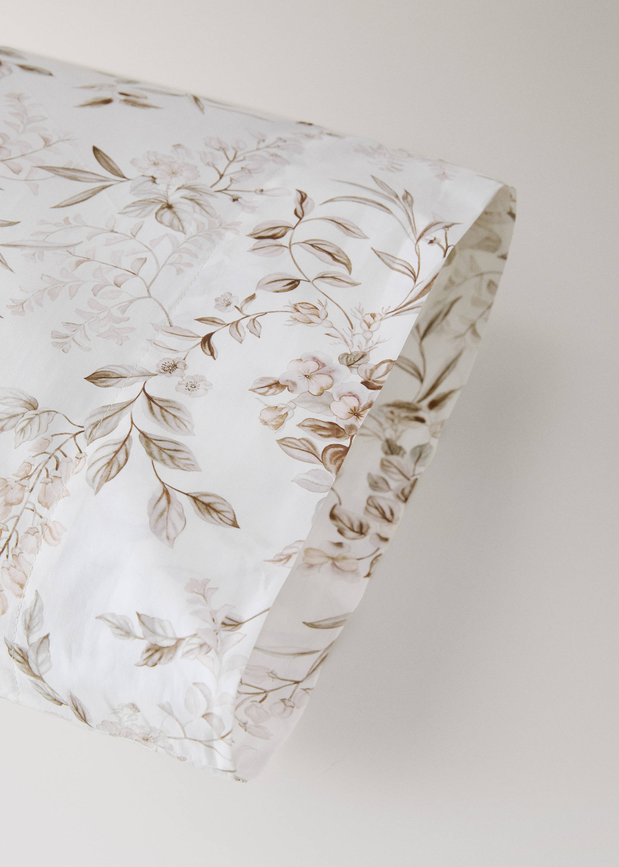 Two garden floral print pillow covers 60x60 cm - Details of the article 2