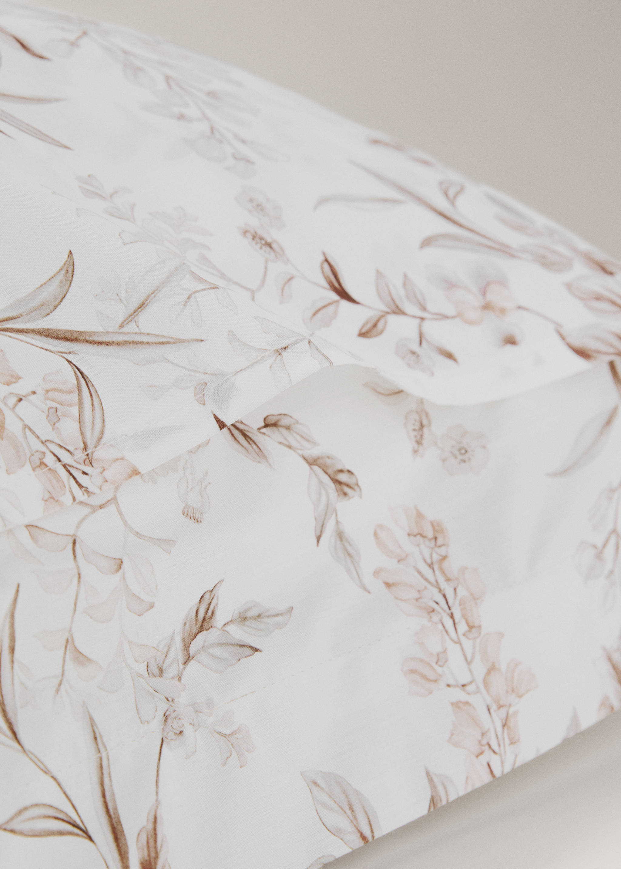 Two garden floral print pillow covers 60x60 cm - Details of the article 1