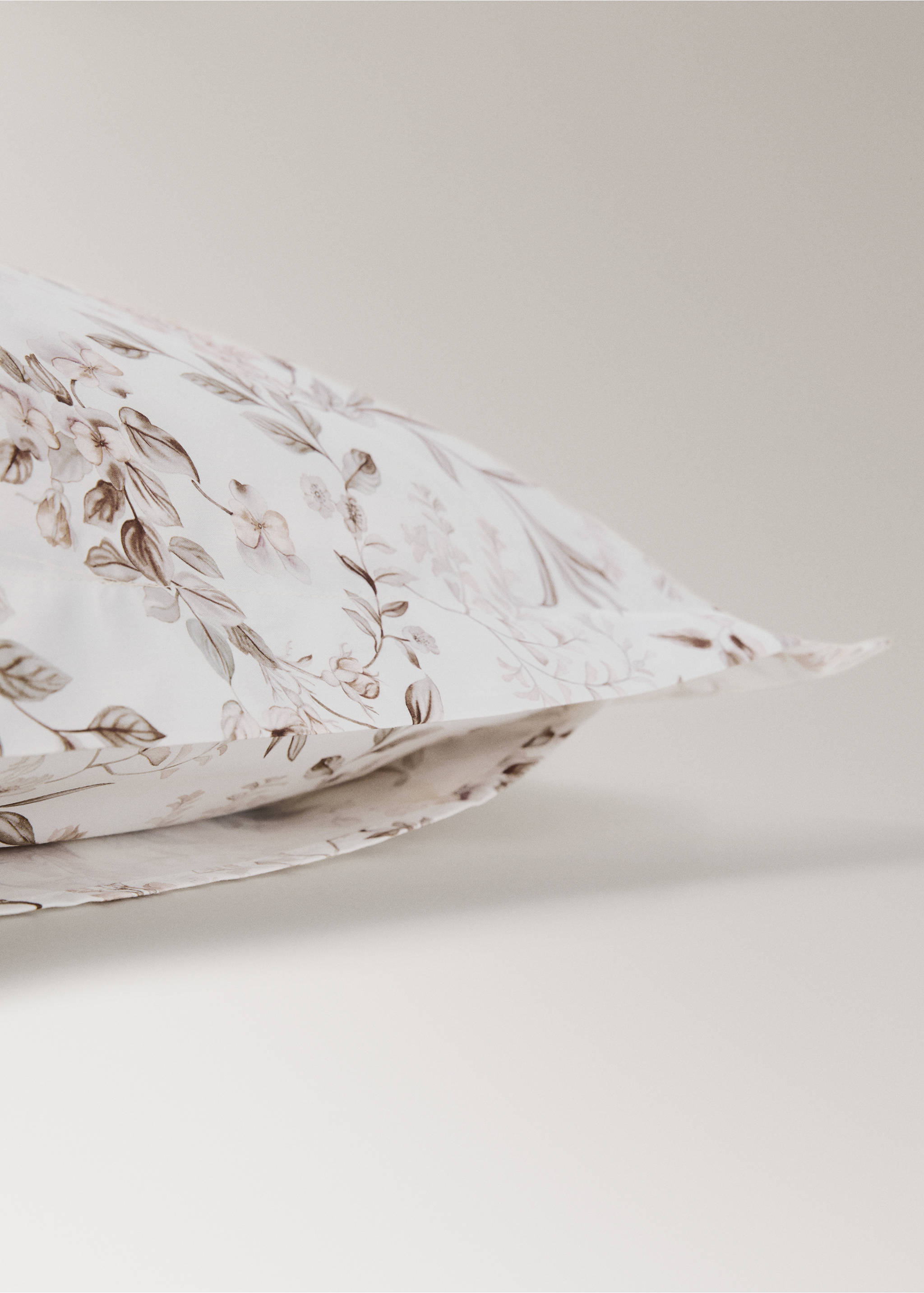 Deux taies d'oreiller imprimé fleurs jardin 60x60 cm - Détail de l'article 2, Pêche. Ref: 27012987-00.