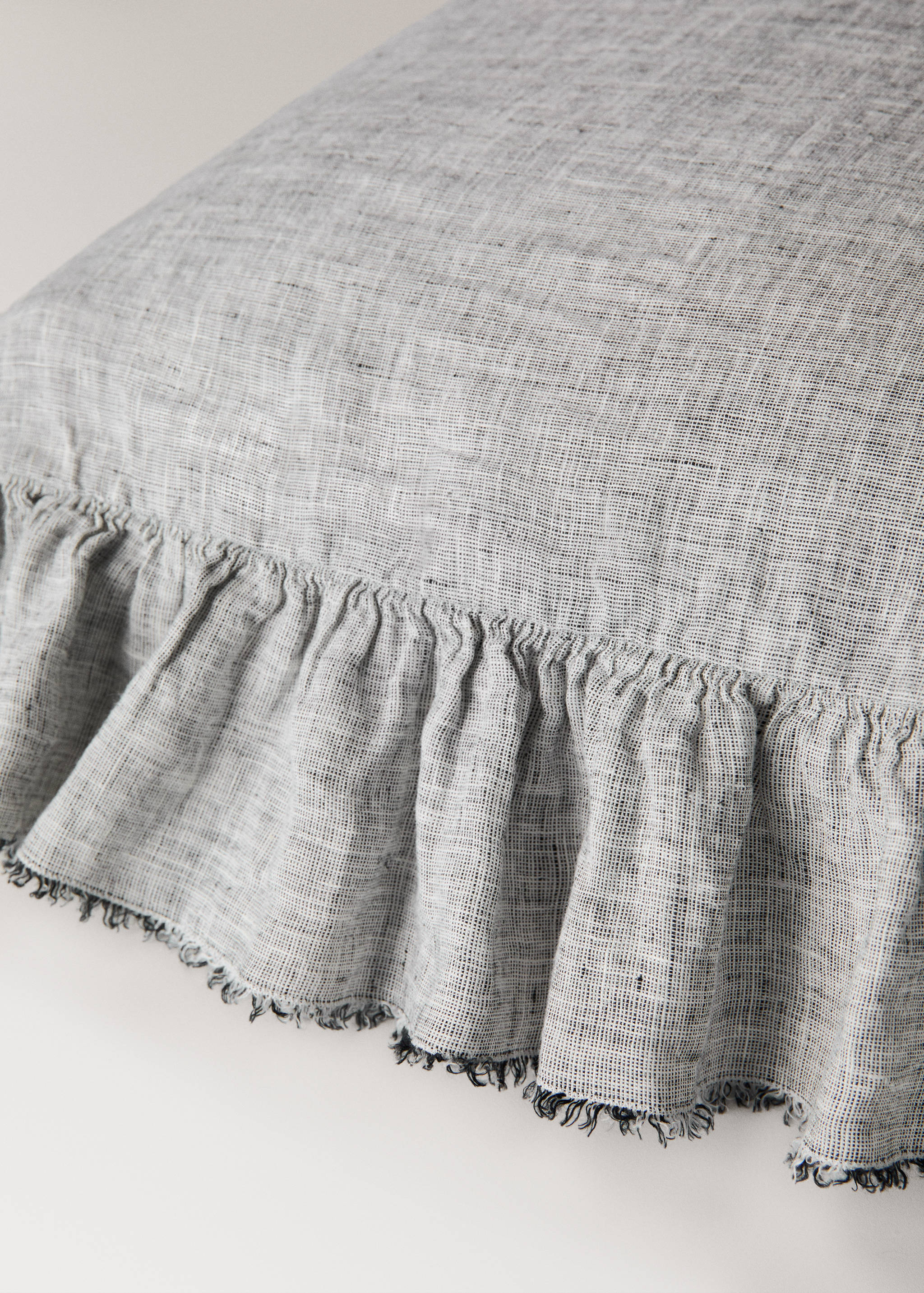 Linen pillowcase with ruffles 50X75 cm - Details of the article 1