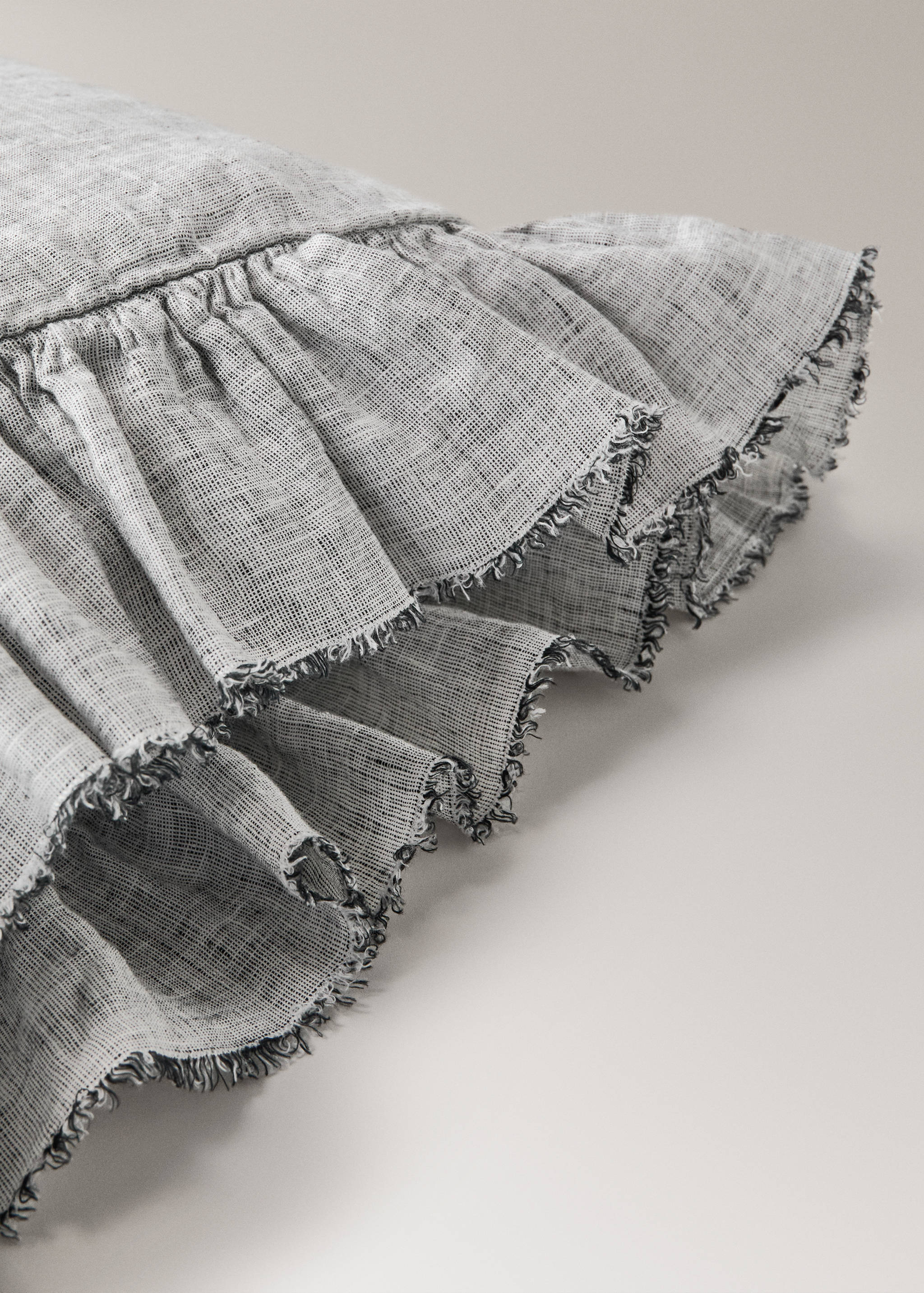 Linen pillowcase with ruffles 50X75 cm - Details of the article 2