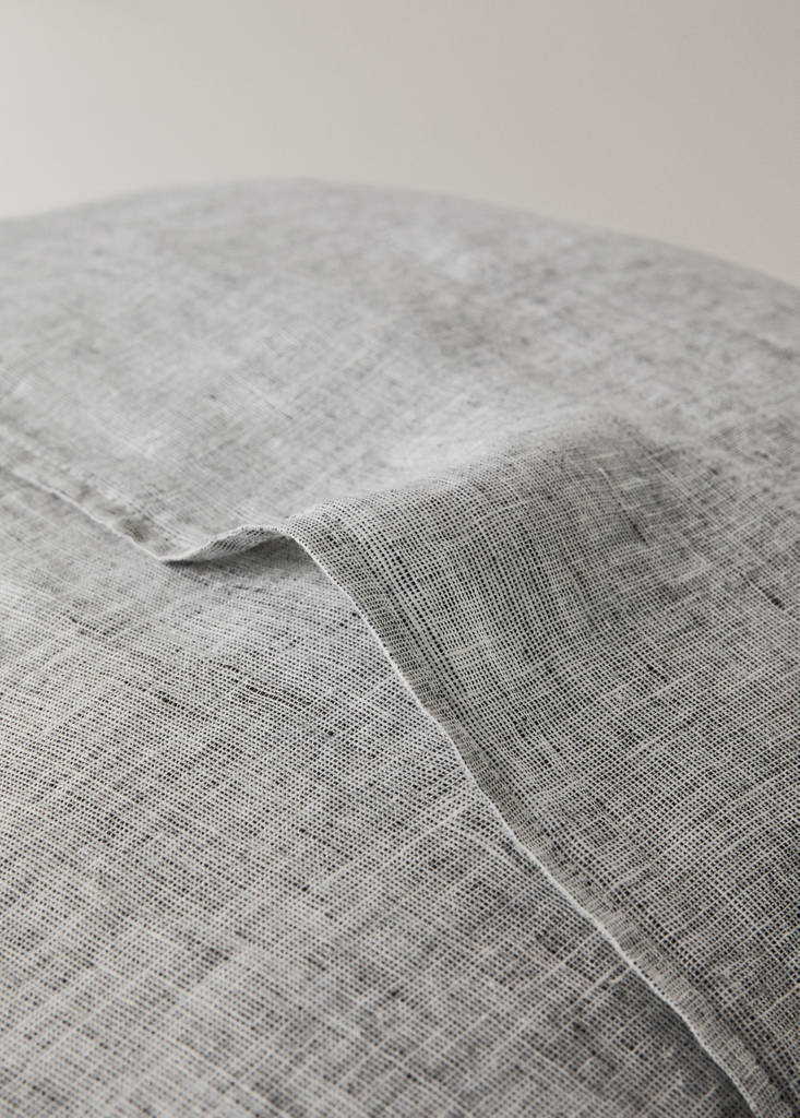 linen pillowcase with ruffles 60x60cm — Dark Heather Grey