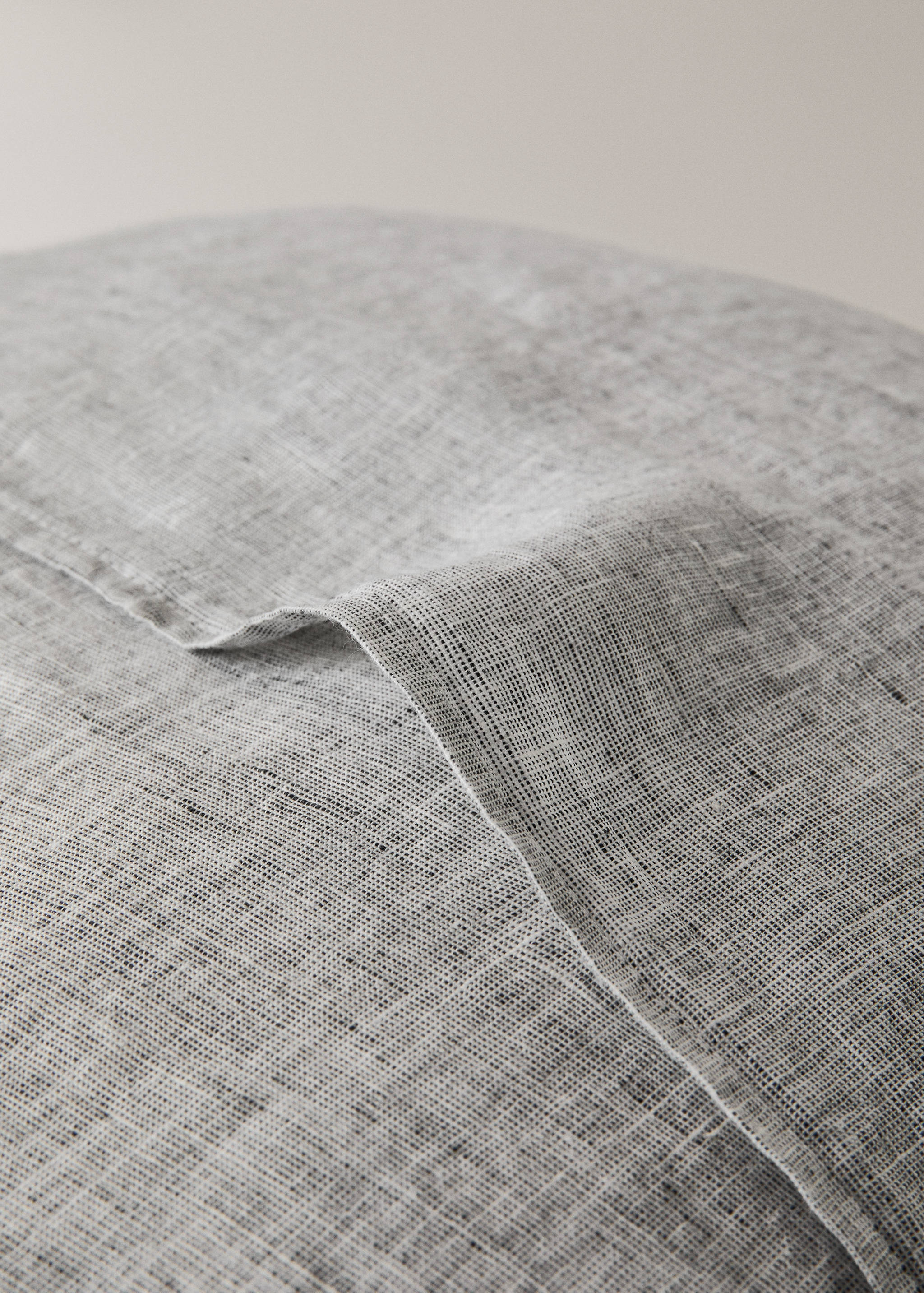 linen pillowcase with ruffles 60x60cm - Details of the article 2