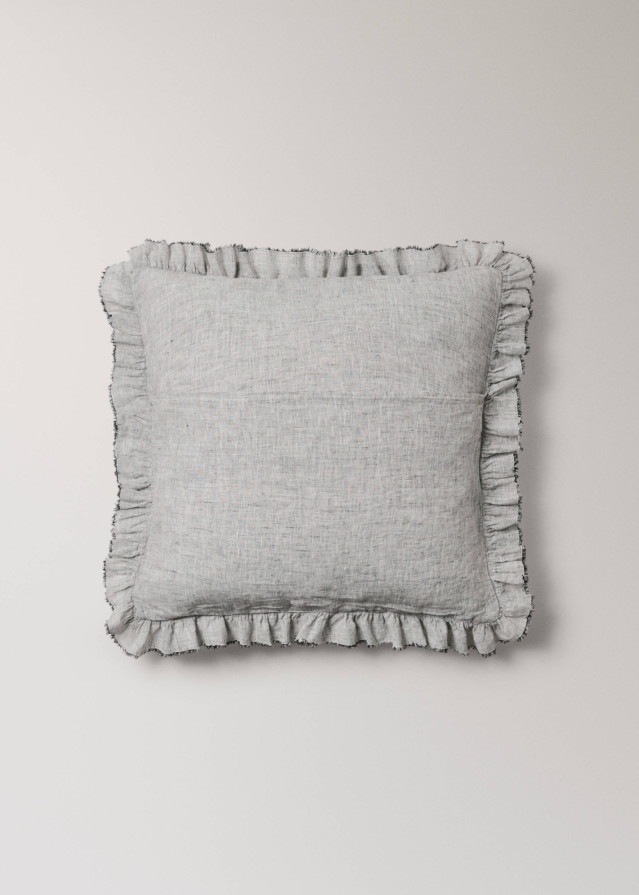 linen pillowcase with ruffles 60x60cm - Details of the article 3