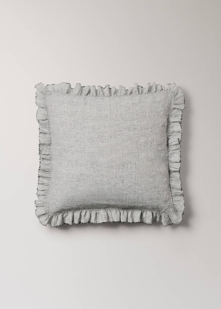 linen pillowcase with ruffles 60x60cm — Dark Heather Grey