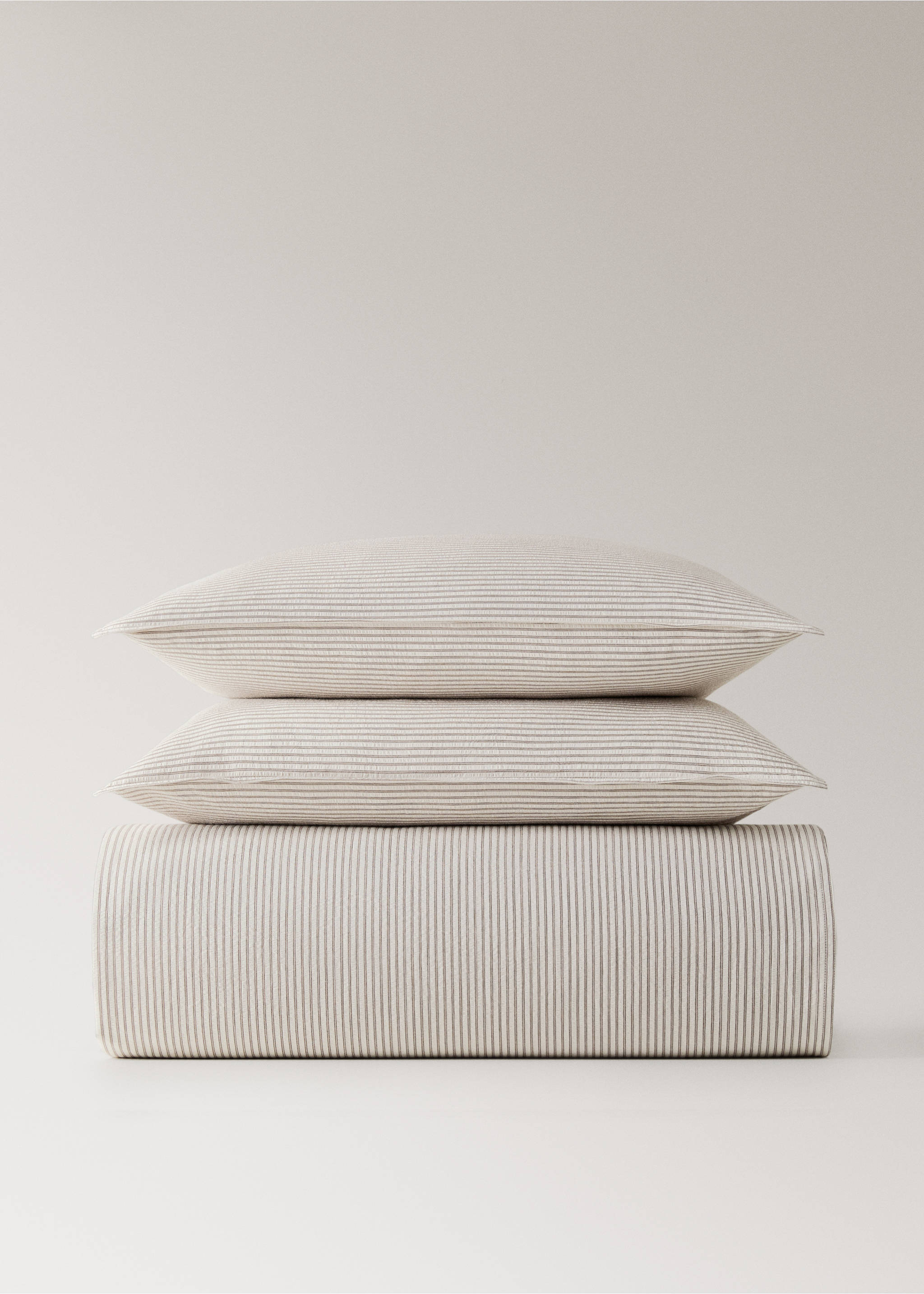 Bettbezug aus Seersucker-Baumwolle mit feinen Streifen für 135/140 cm Bett - Artikel ohne Model, Kaffeebraun. Ref: 27013274-00.