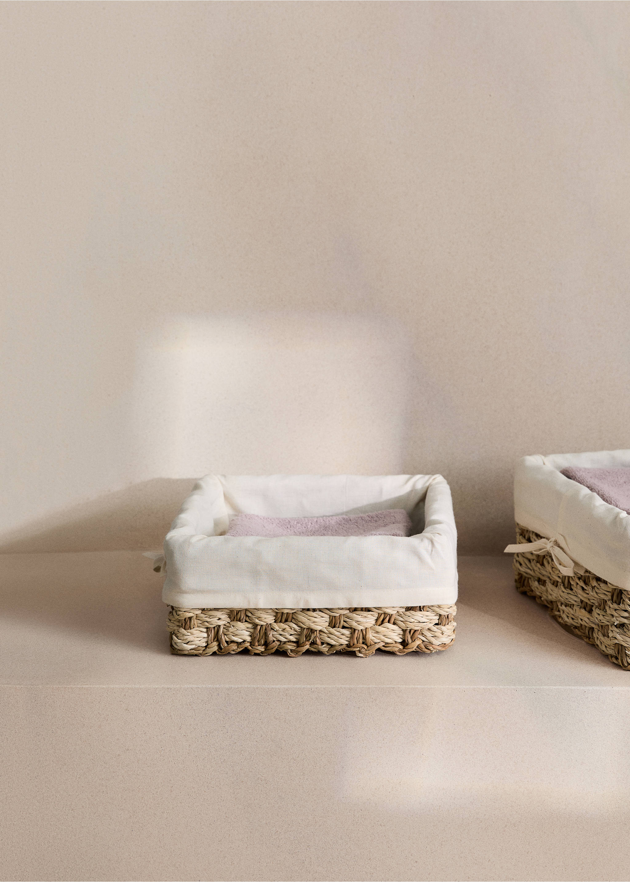 Small woven seagrass basket - General plane, Brown. Ref: 27013281-00.